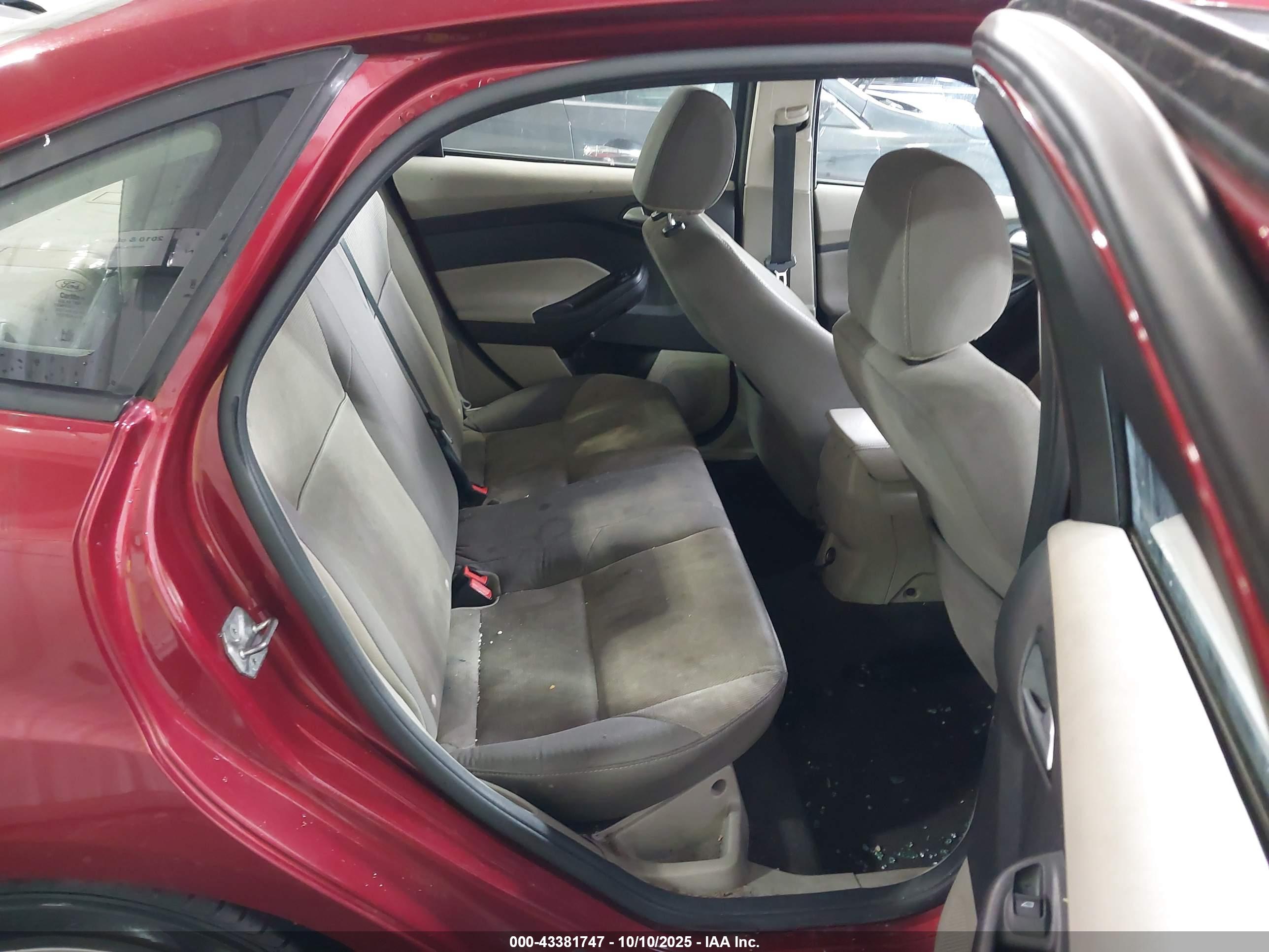 FORD FOCUS image 8