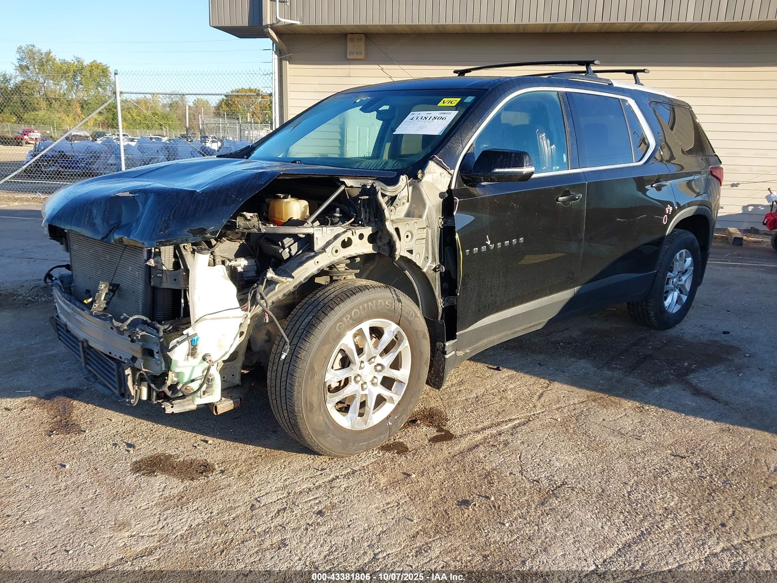 CHEVROLET TRAVERSE image 2