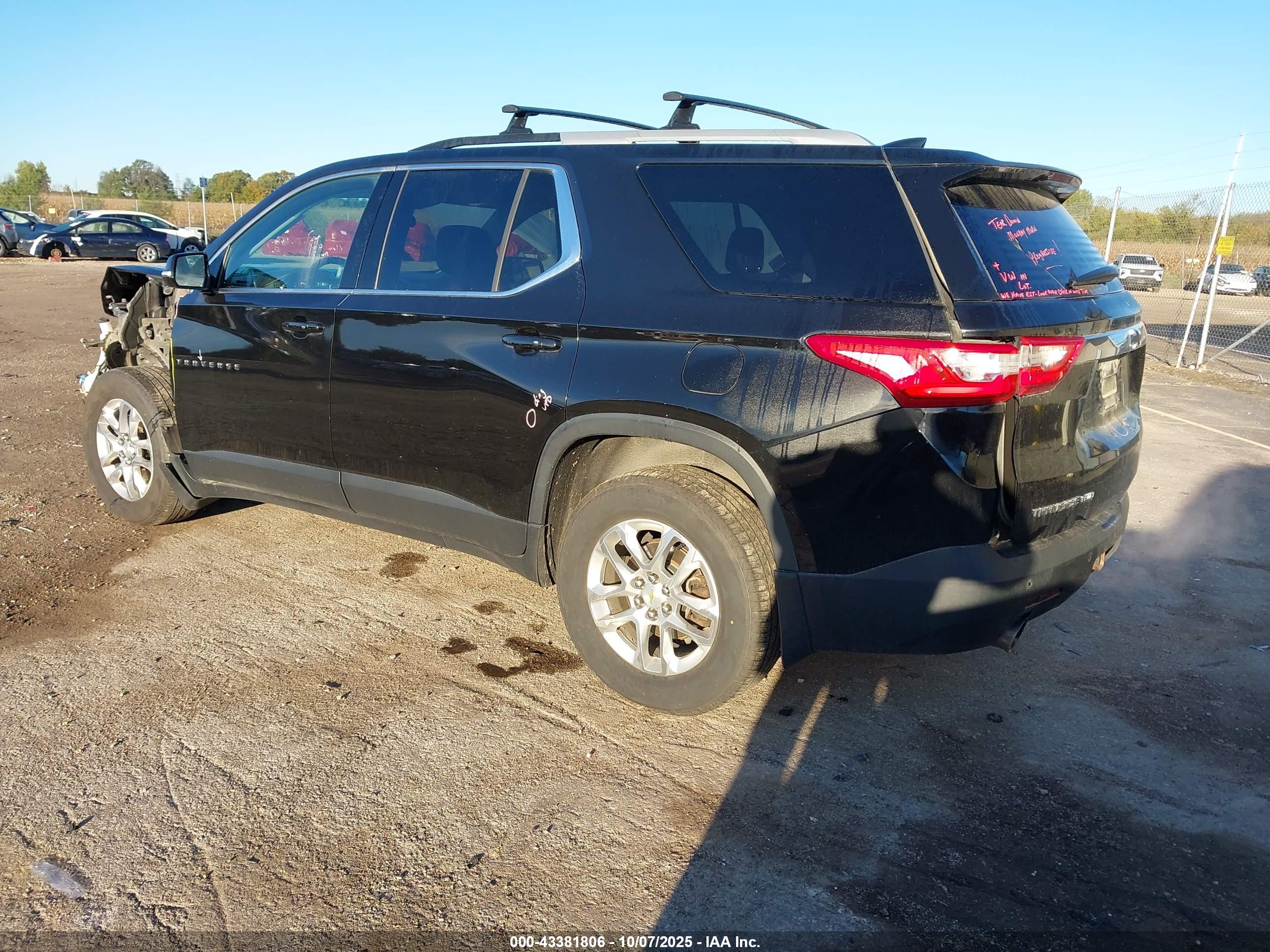 CHEVROLET TRAVERSE image 3