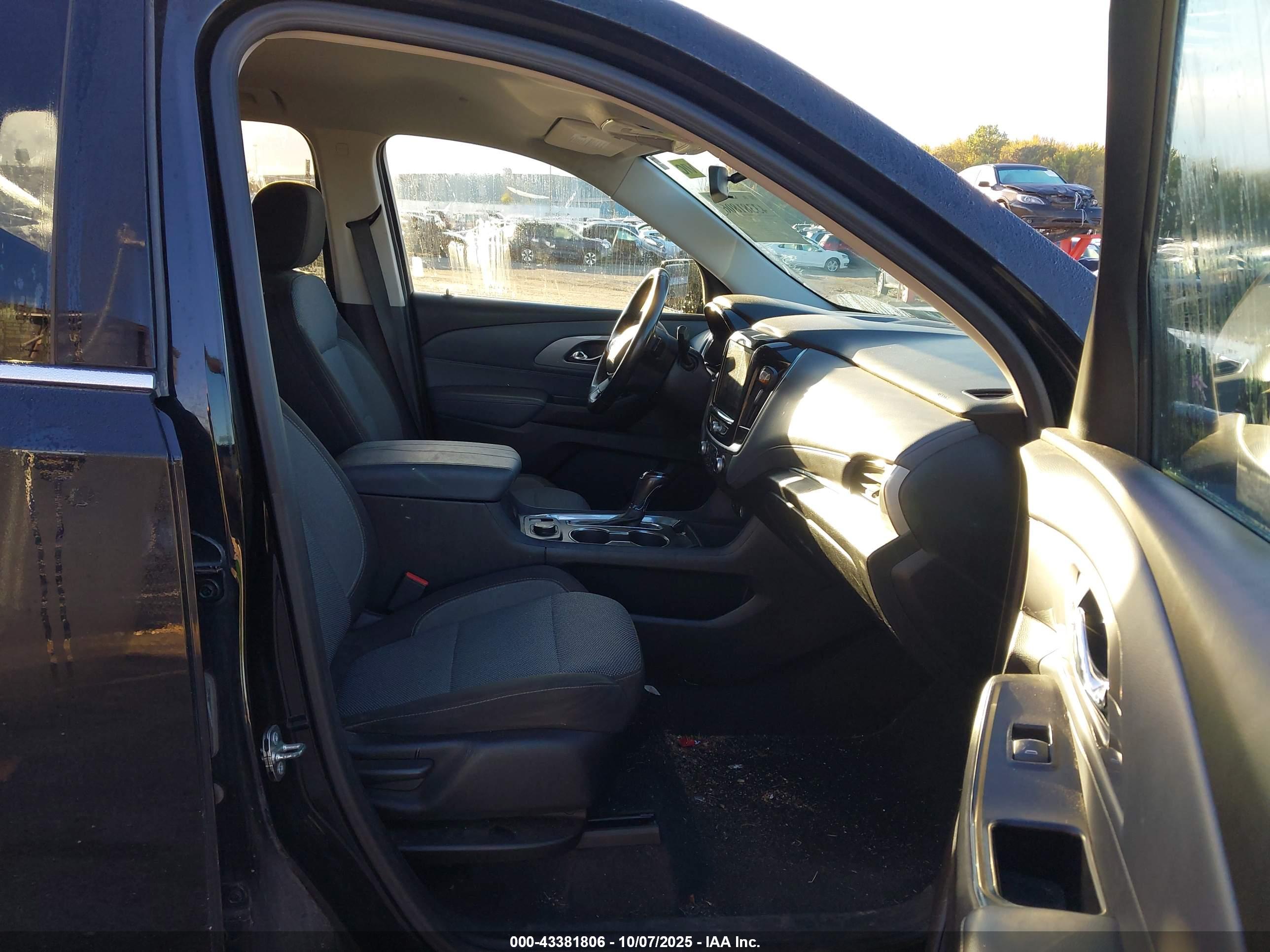 CHEVROLET TRAVERSE image 5