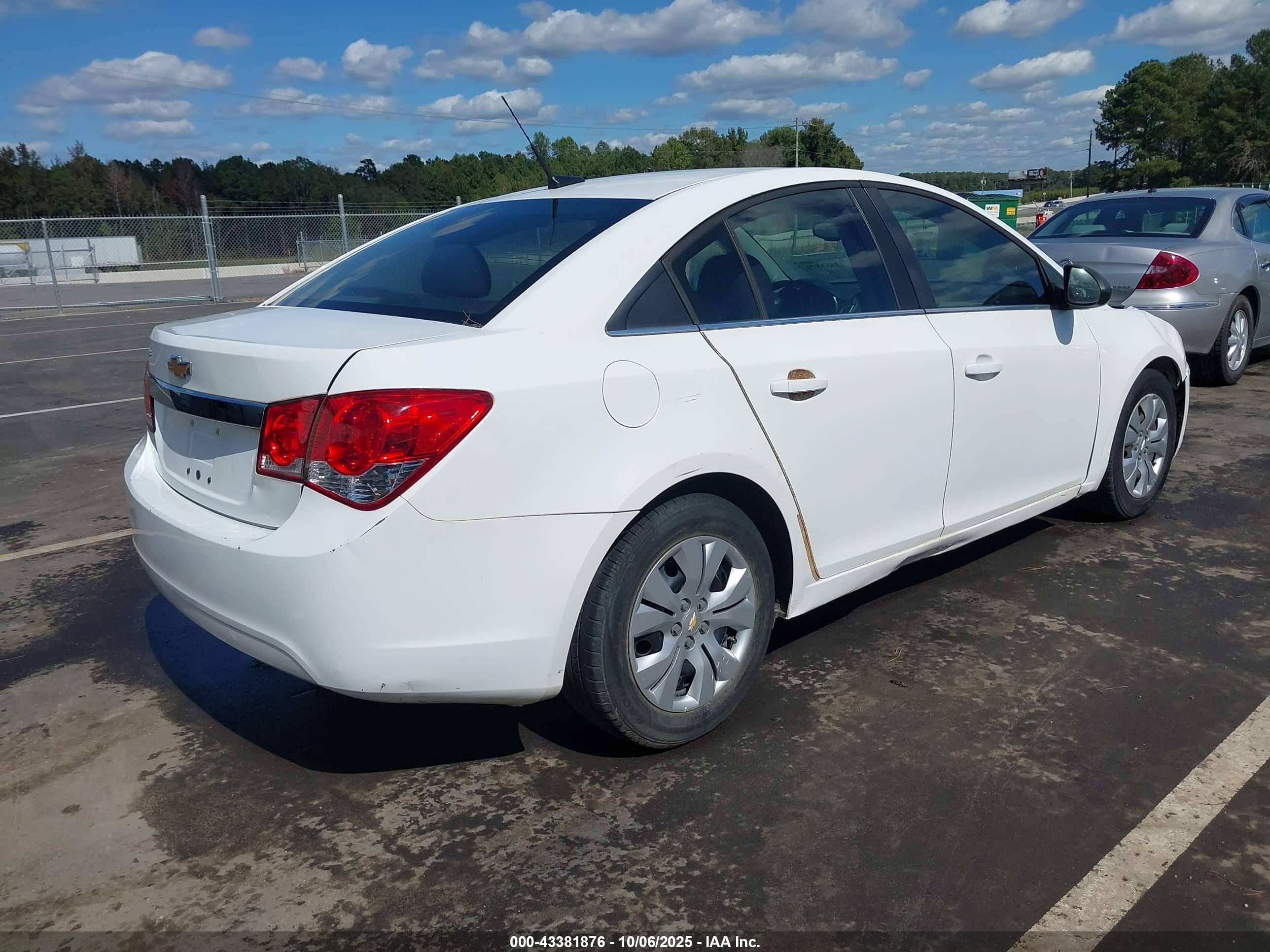 CHEVROLET CRUZE image 4