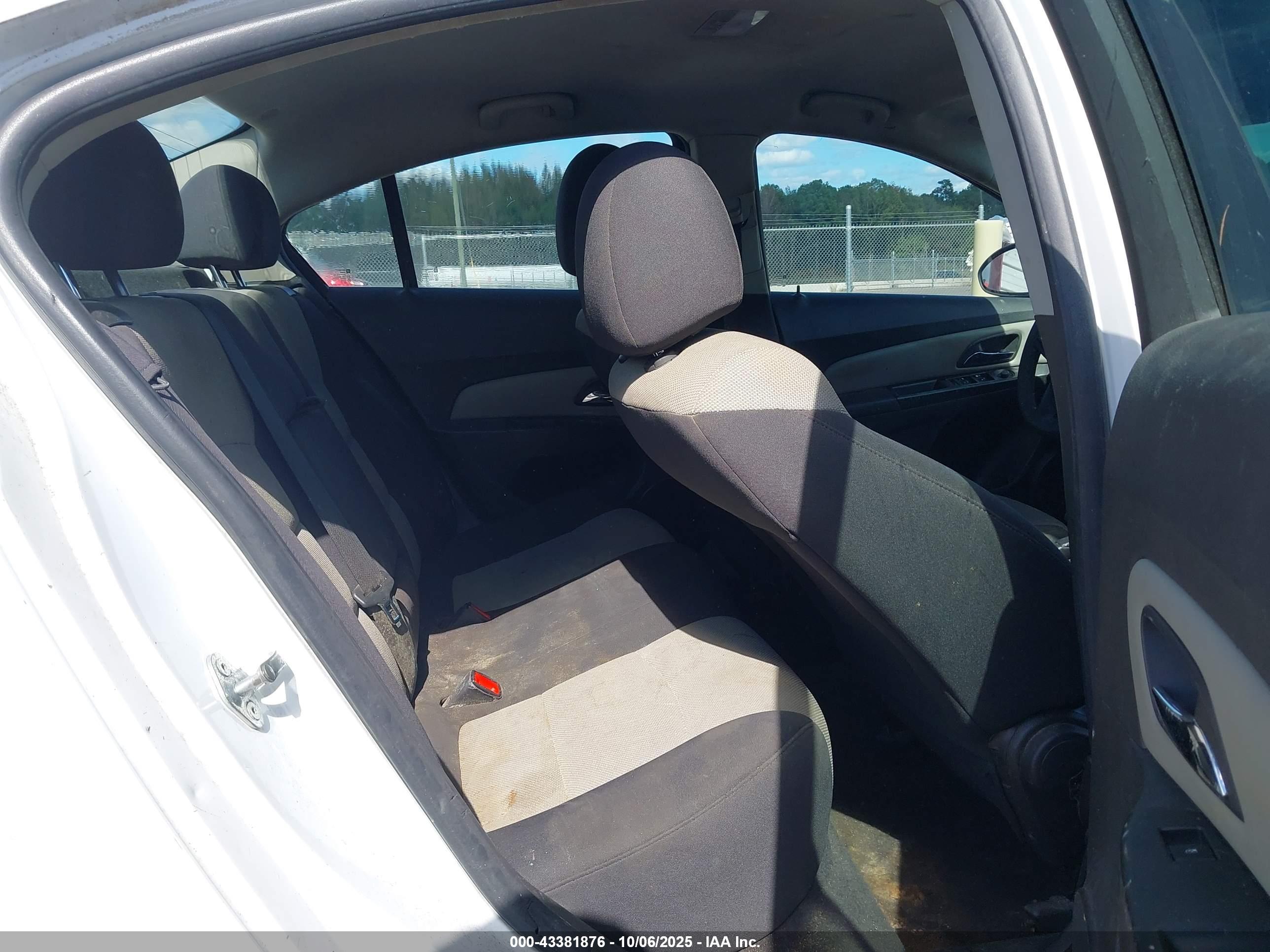 CHEVROLET CRUZE image 8