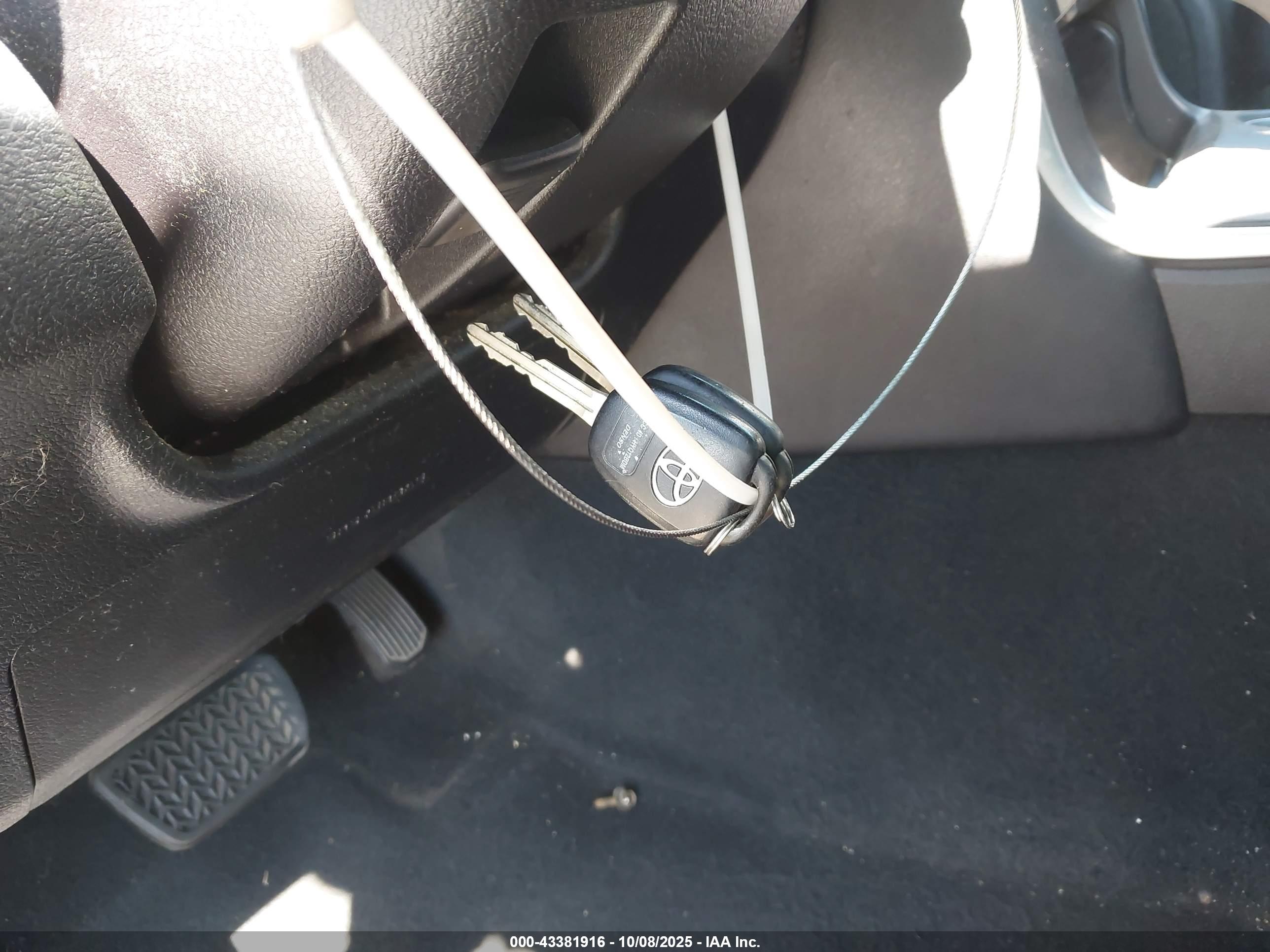 TOYOTA CAMRY image 11