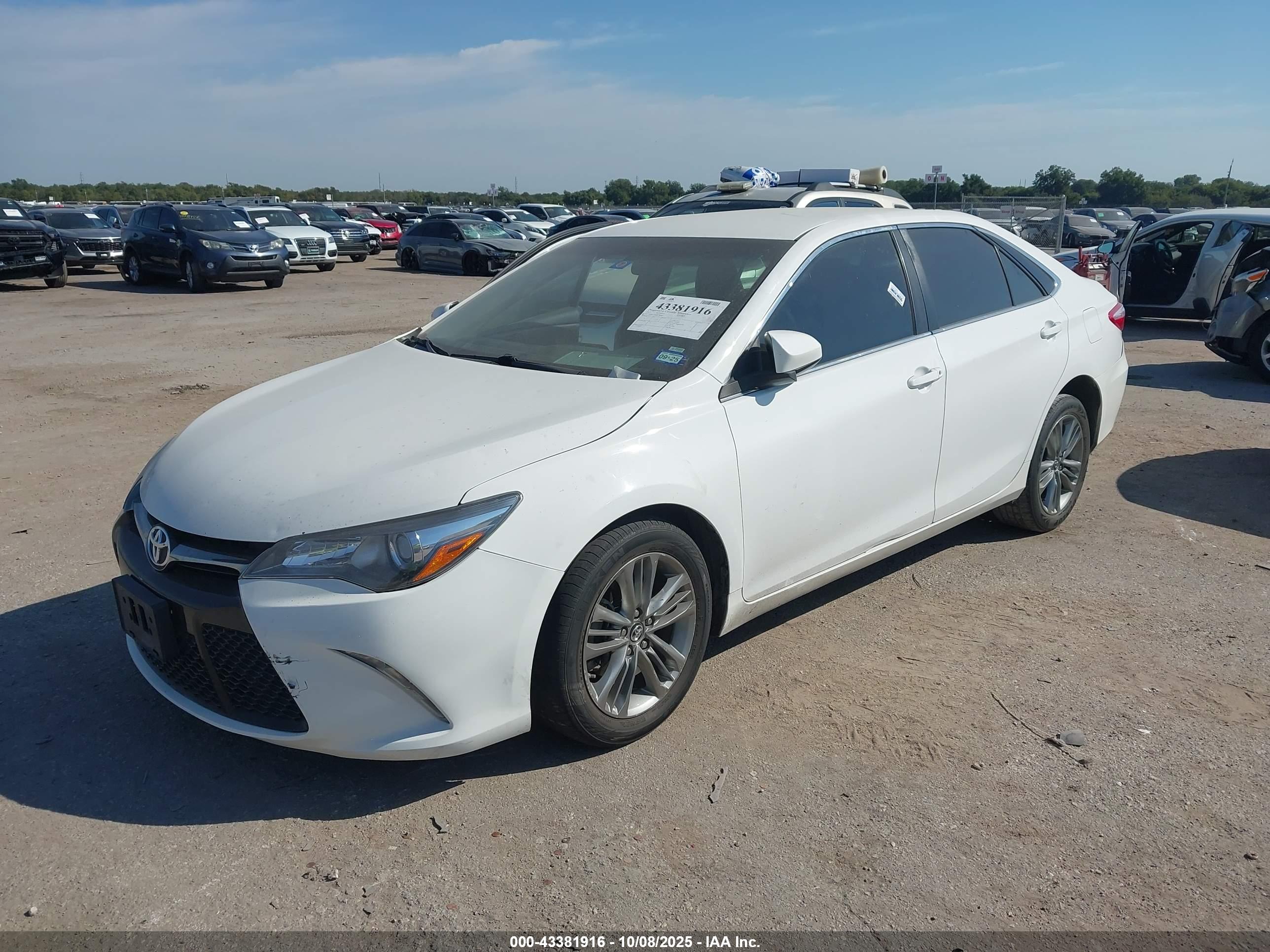 TOYOTA CAMRY image 2