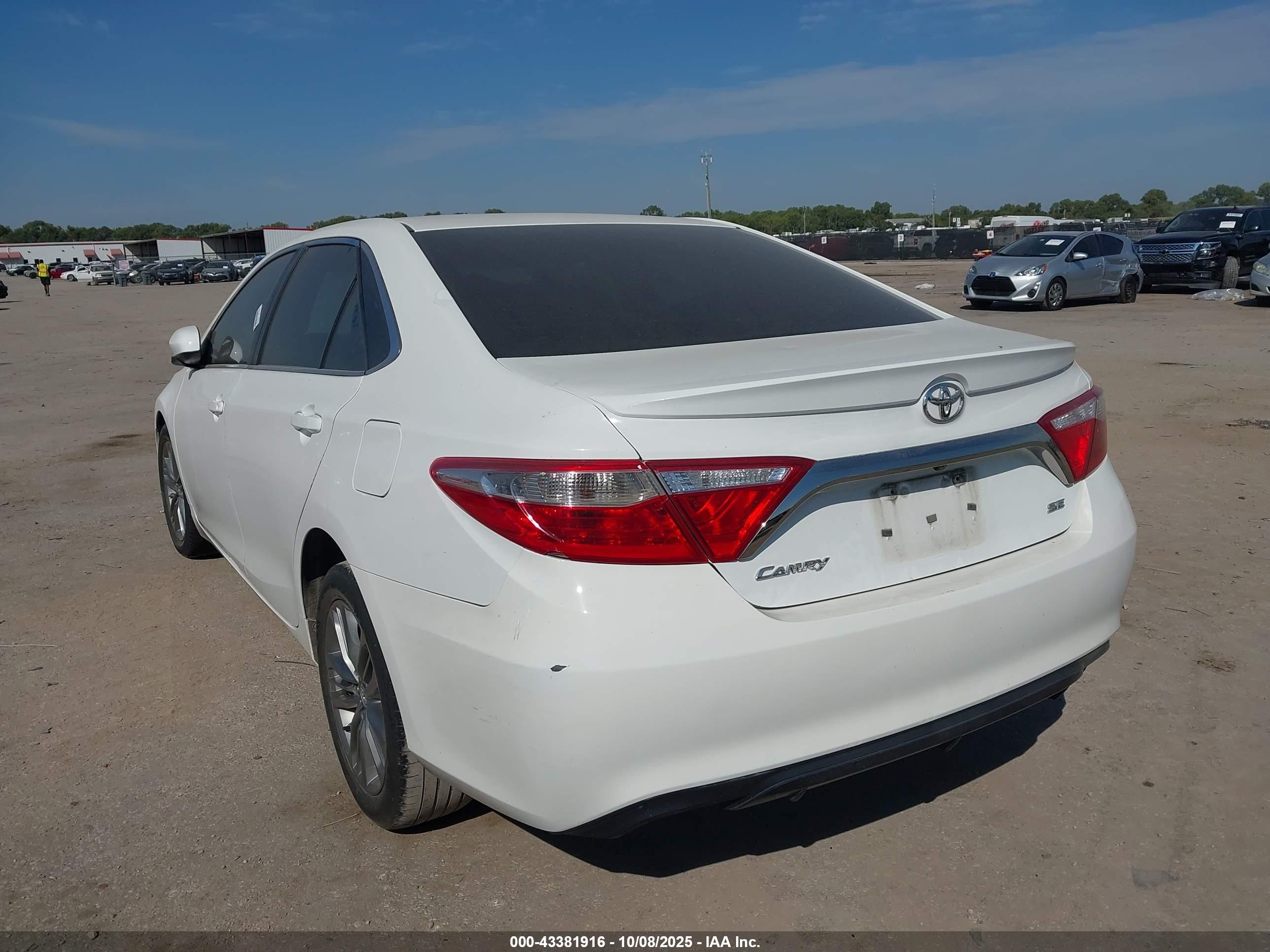 TOYOTA CAMRY image 3
