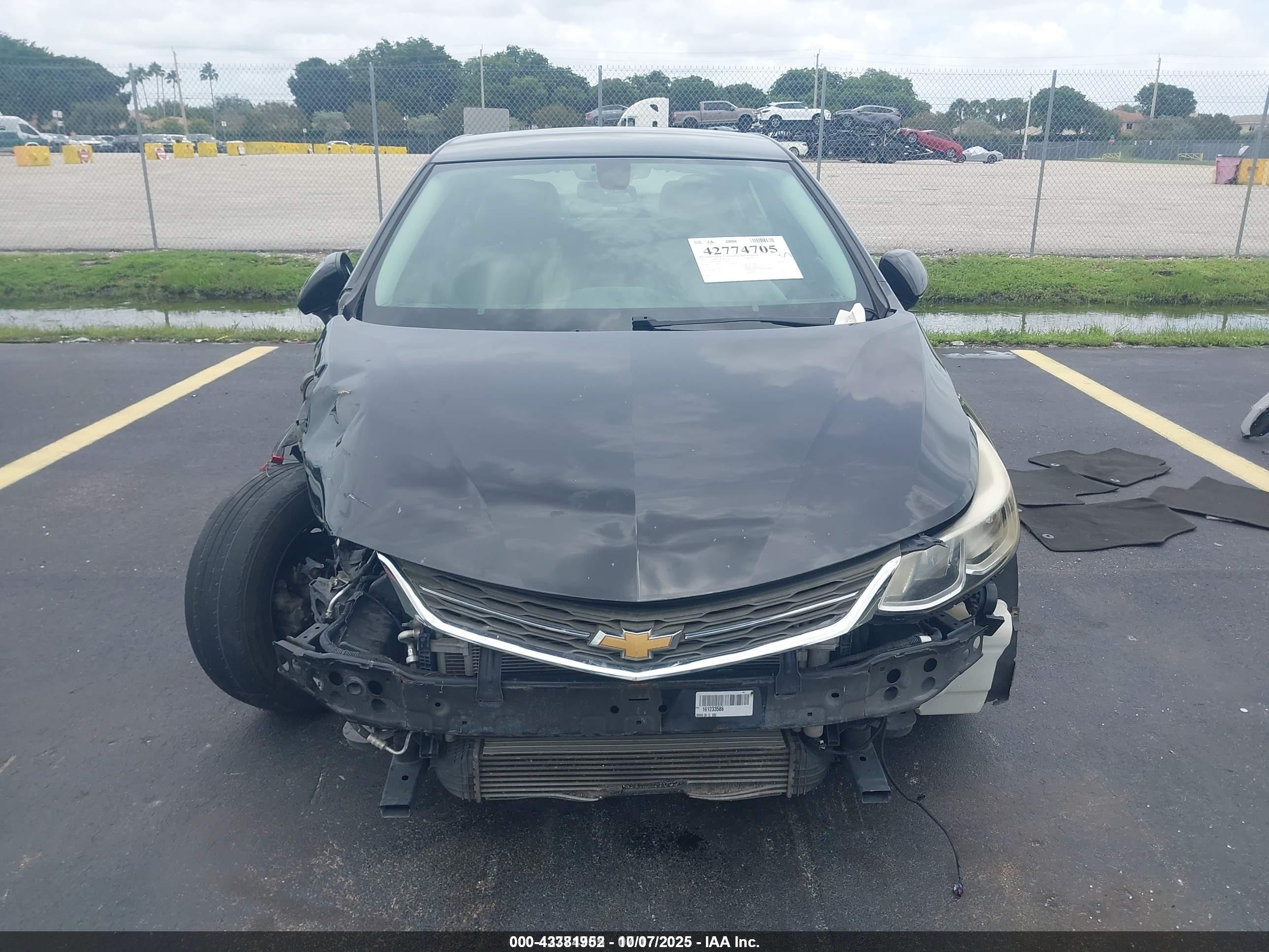 CHEVROLET CRUZE image 6