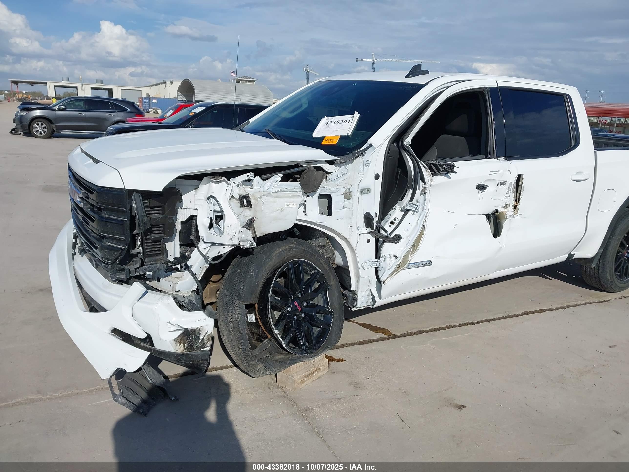 GMC SIERRA image 6