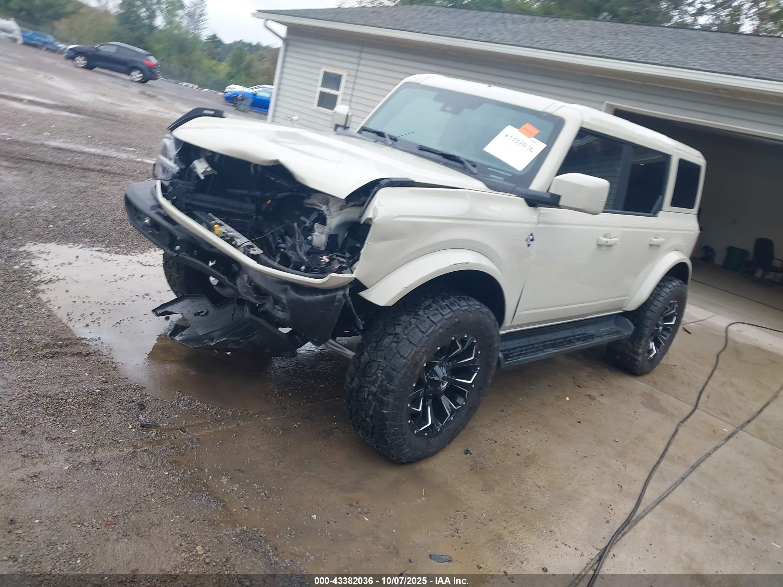 FORD BRONCO image 2