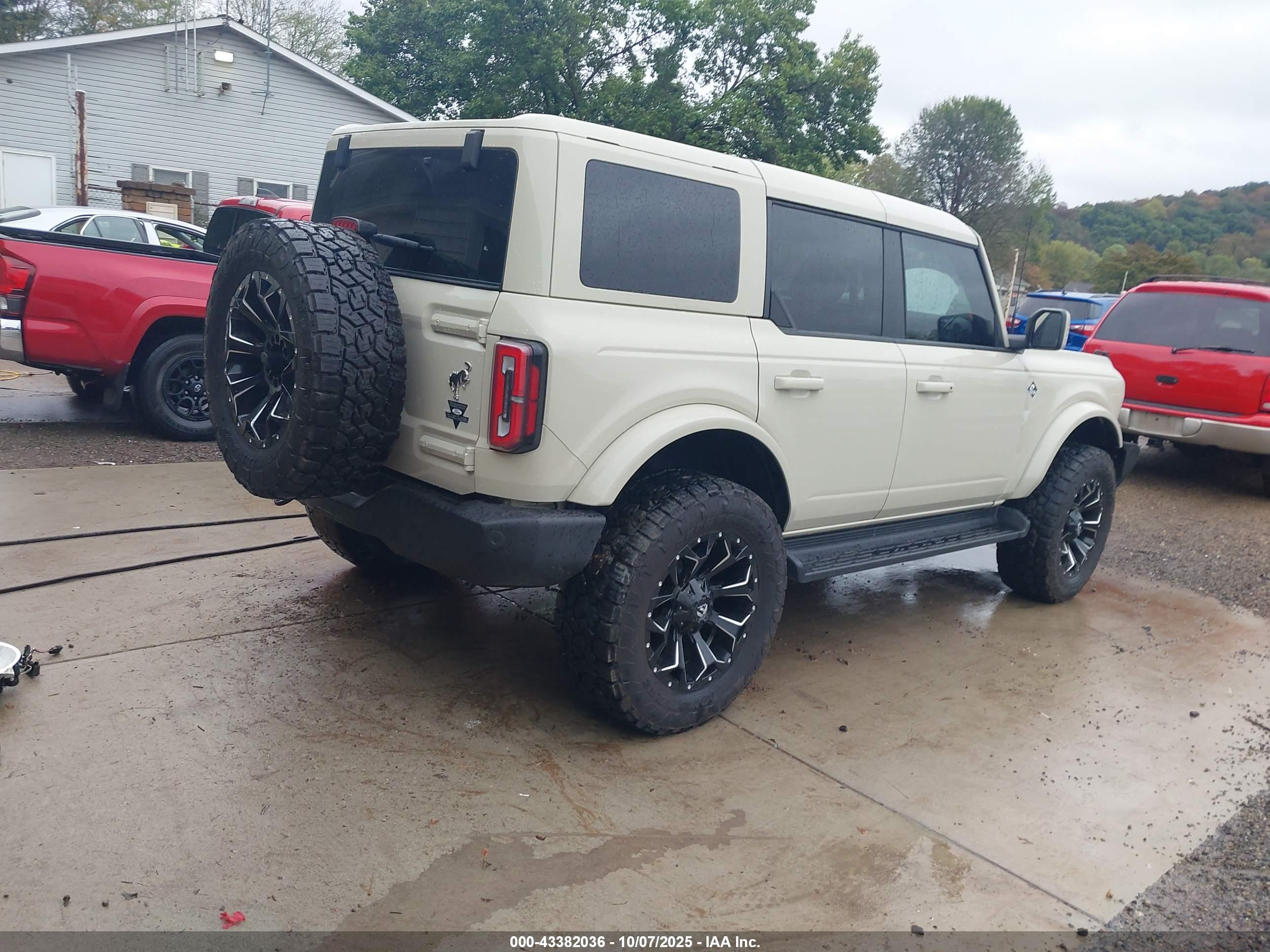 FORD BRONCO image 4