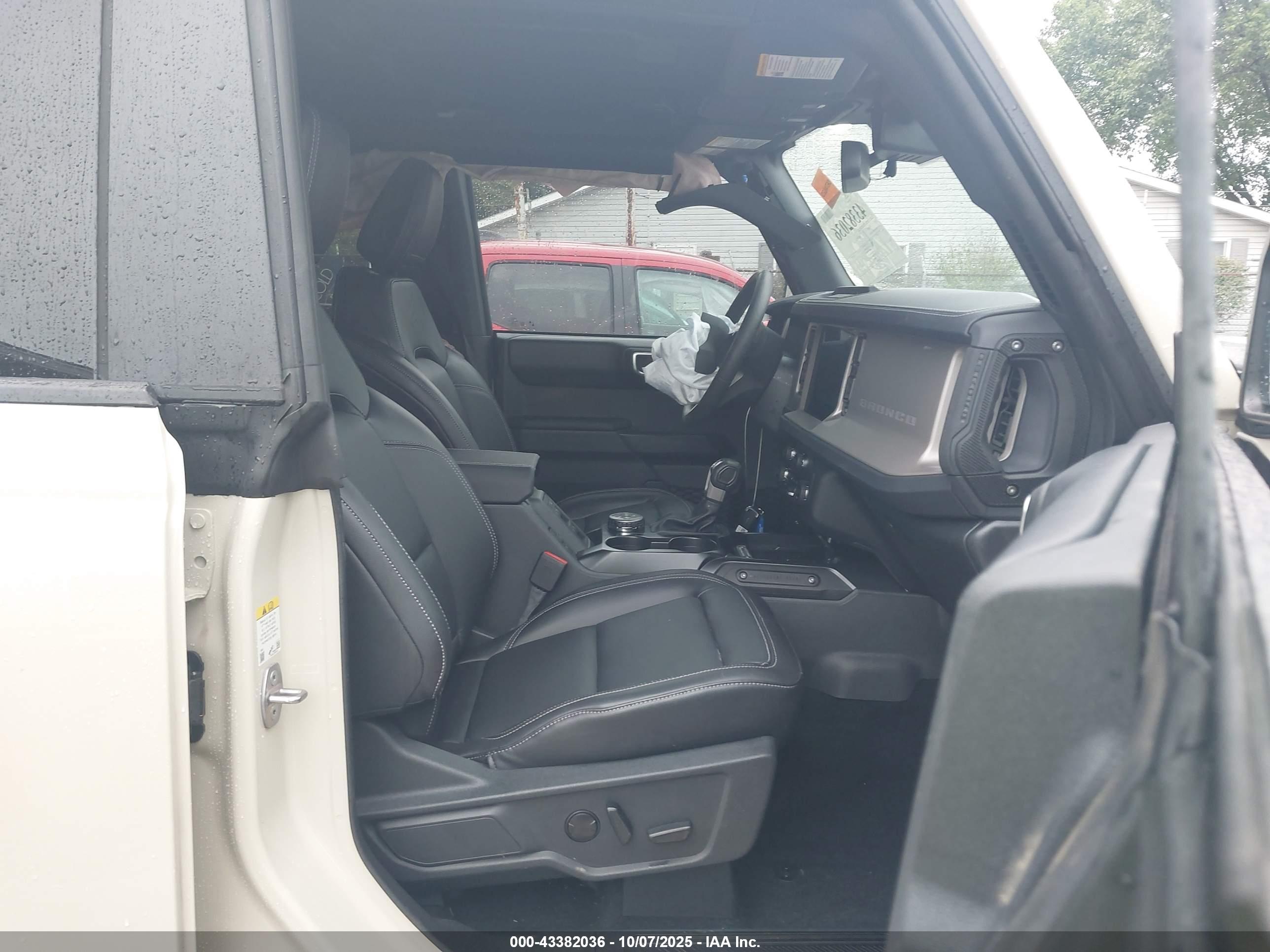 FORD BRONCO image 5