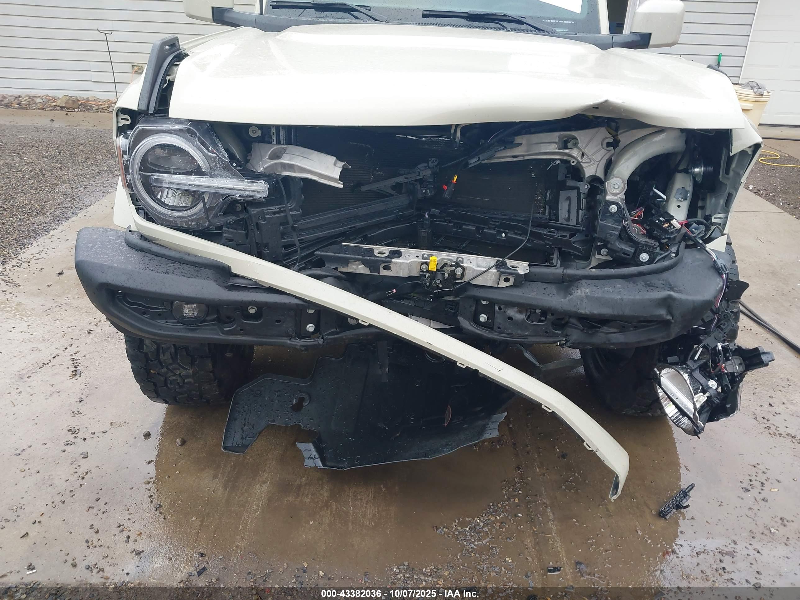 FORD BRONCO image 6