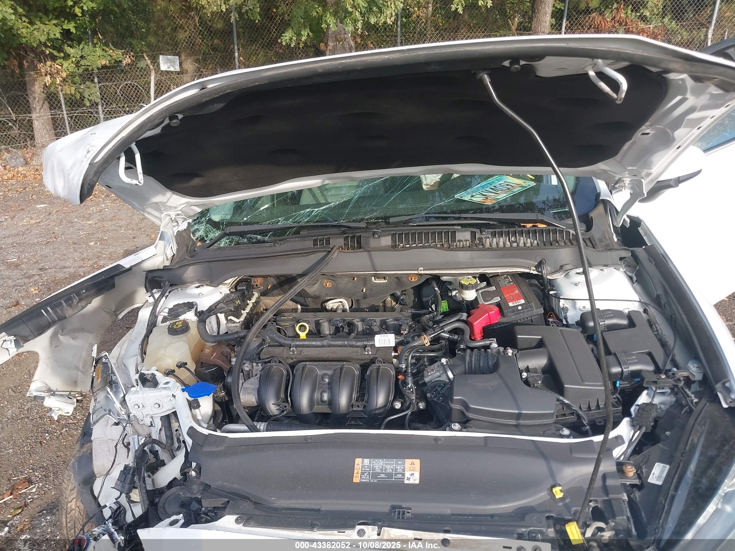 FORD FUSION image 10