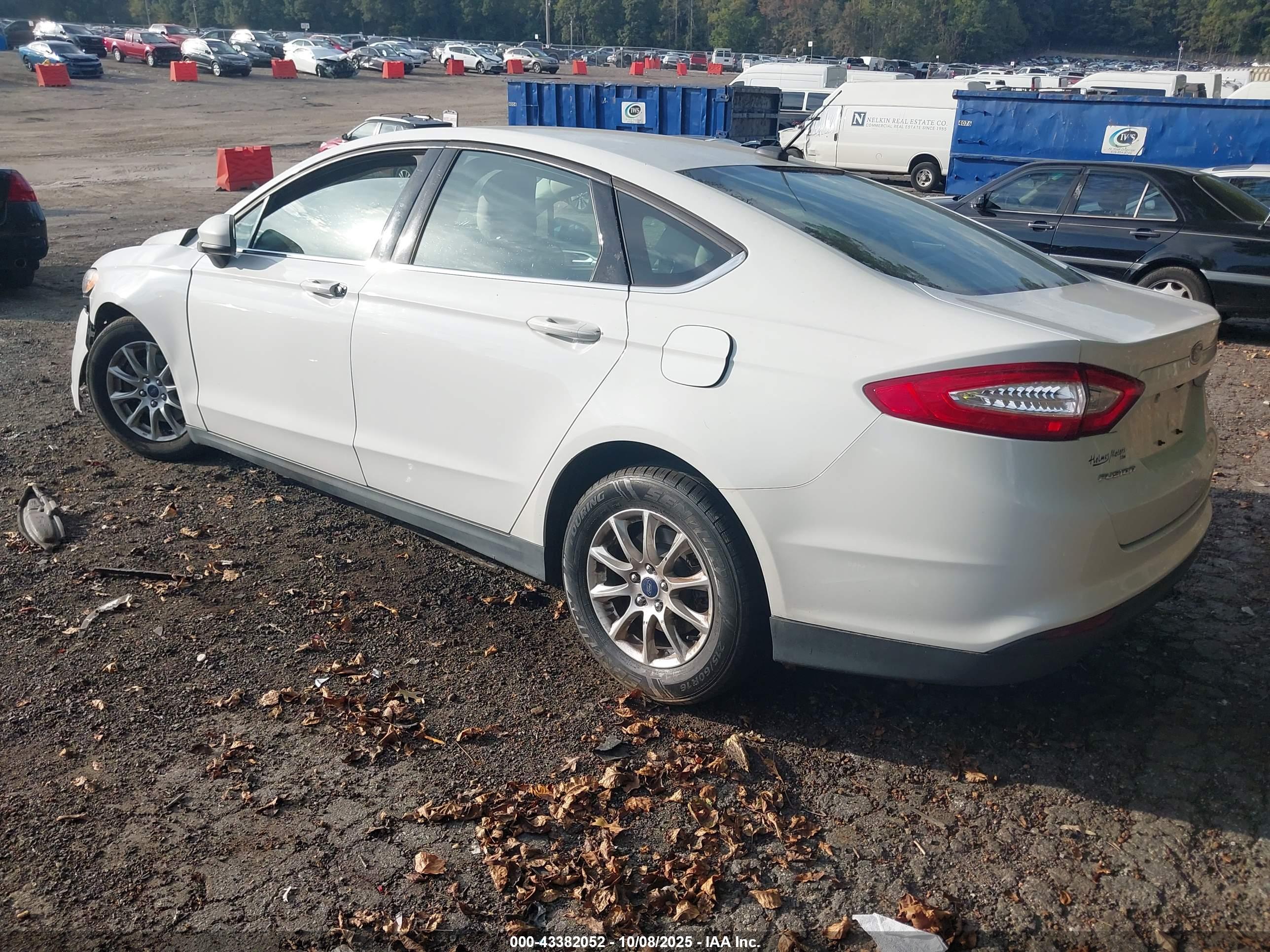 FORD FUSION image 3