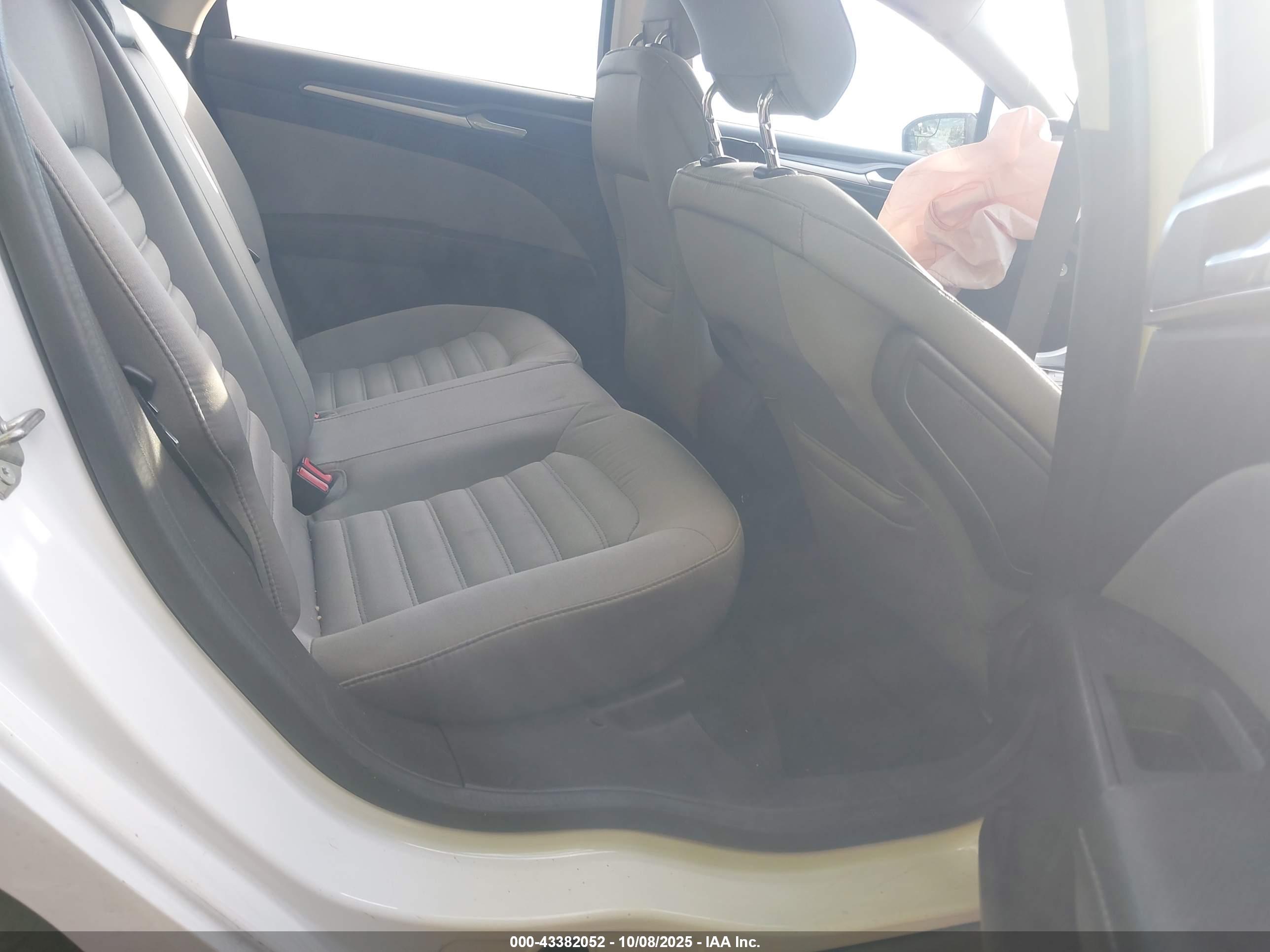 FORD FUSION image 8