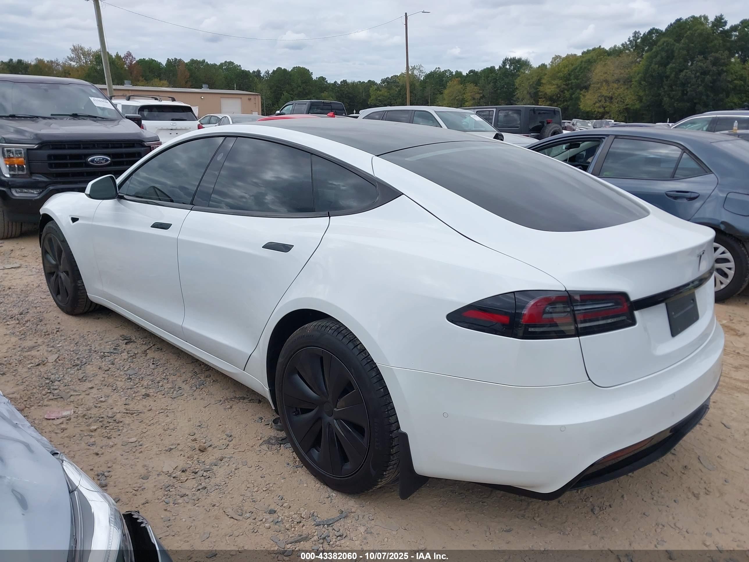 TESLA MODEL image 3