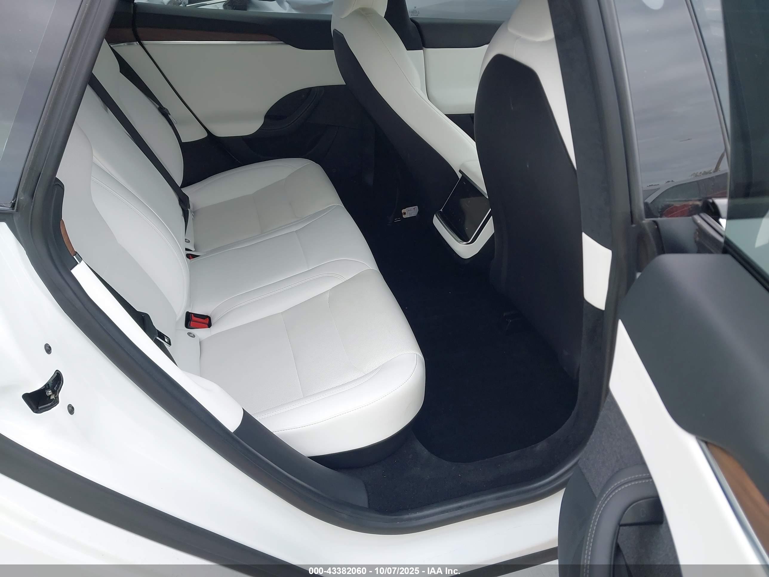 TESLA MODEL image 8