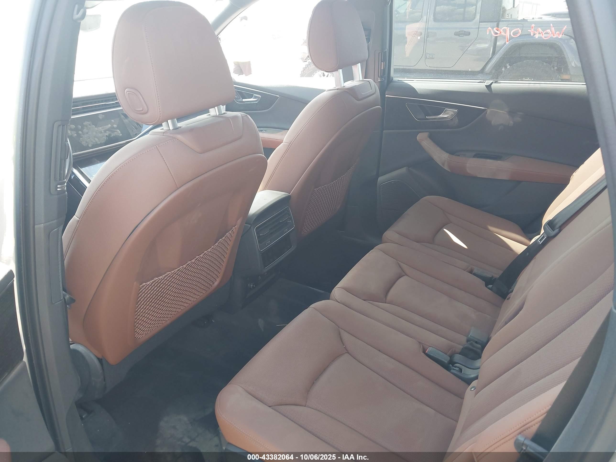 AUDI Q7 image 8