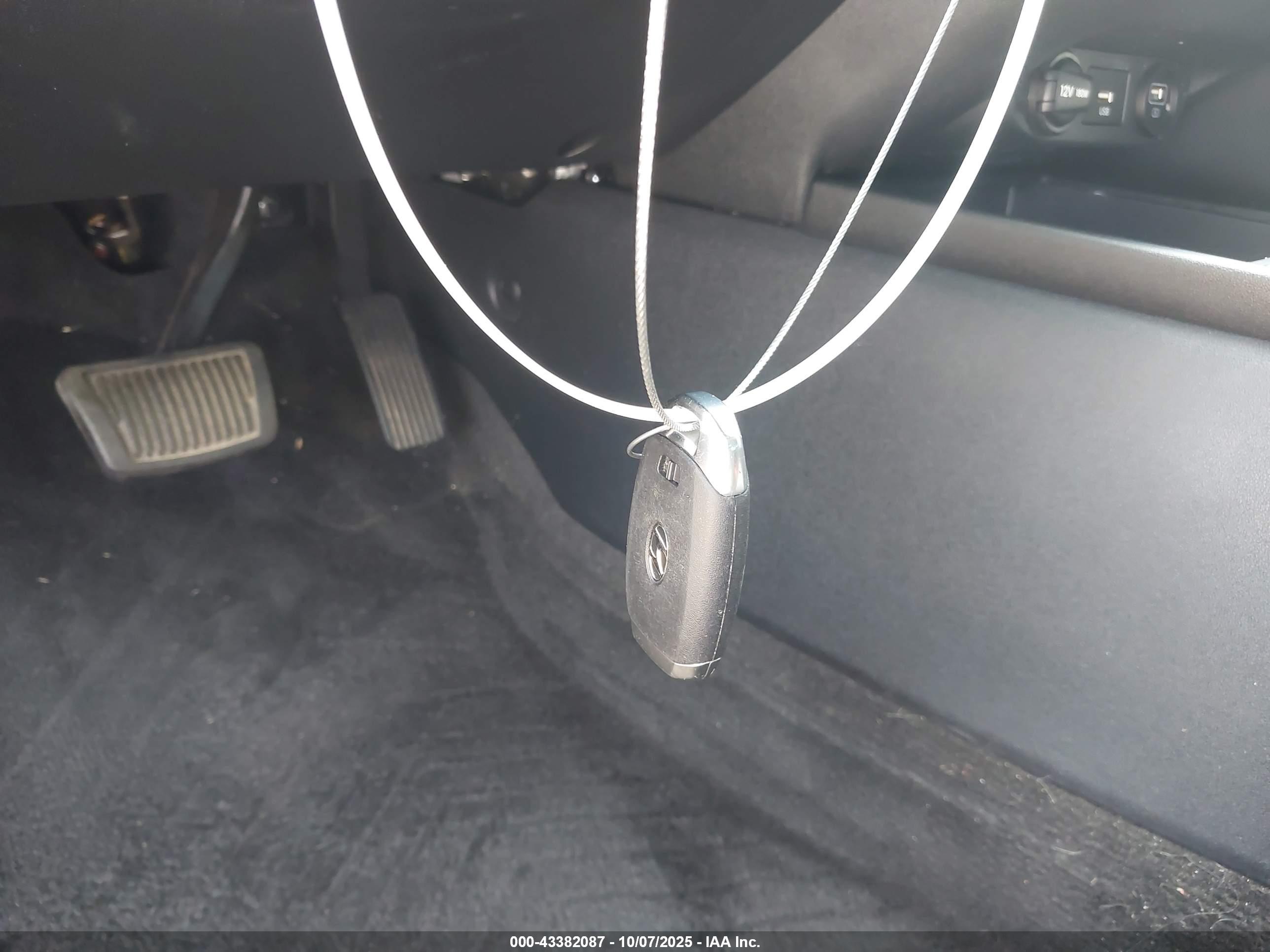 HYUNDAI ELANTRA image 11