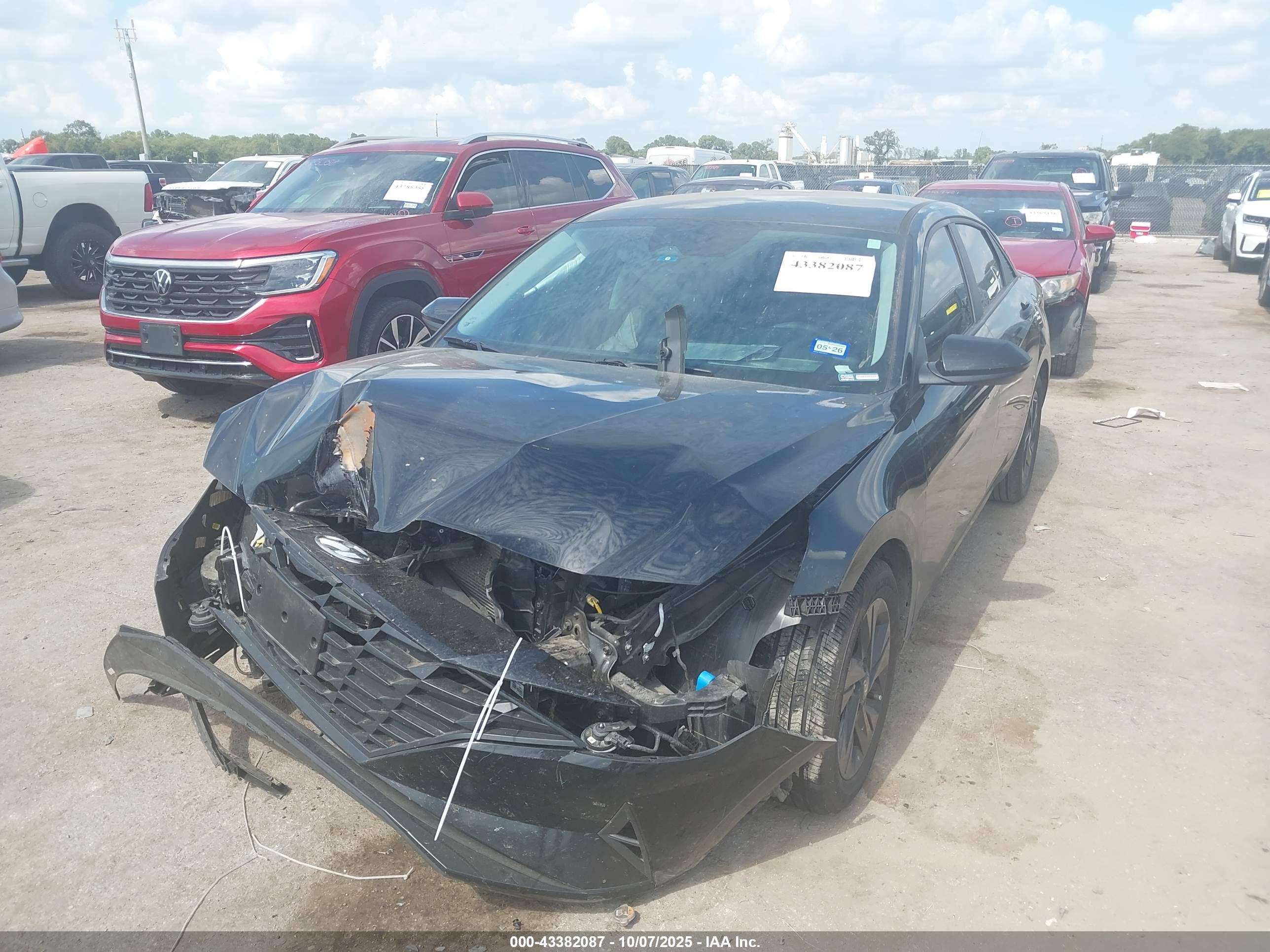 HYUNDAI ELANTRA image 2