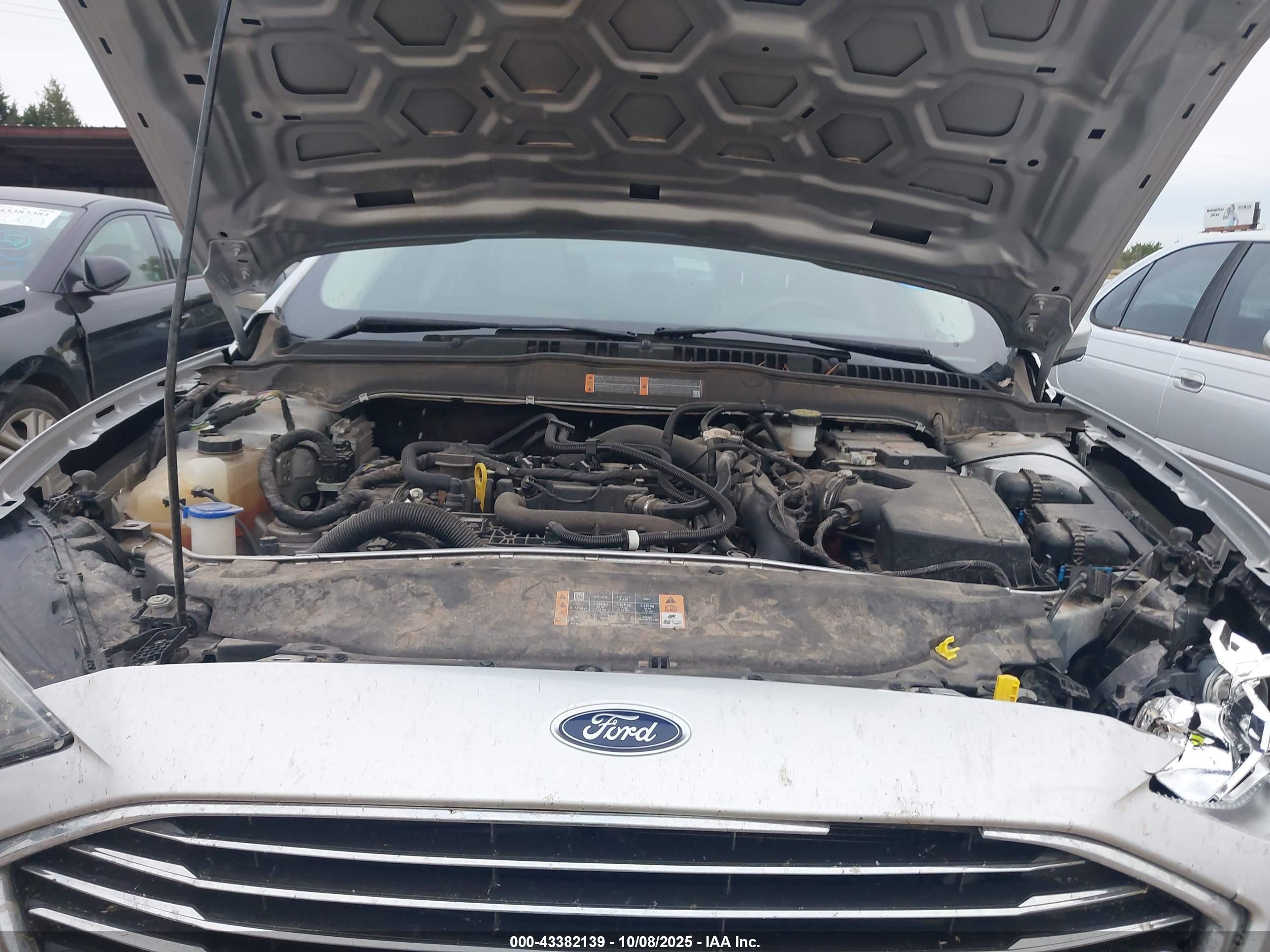 FORD FUSION image 10