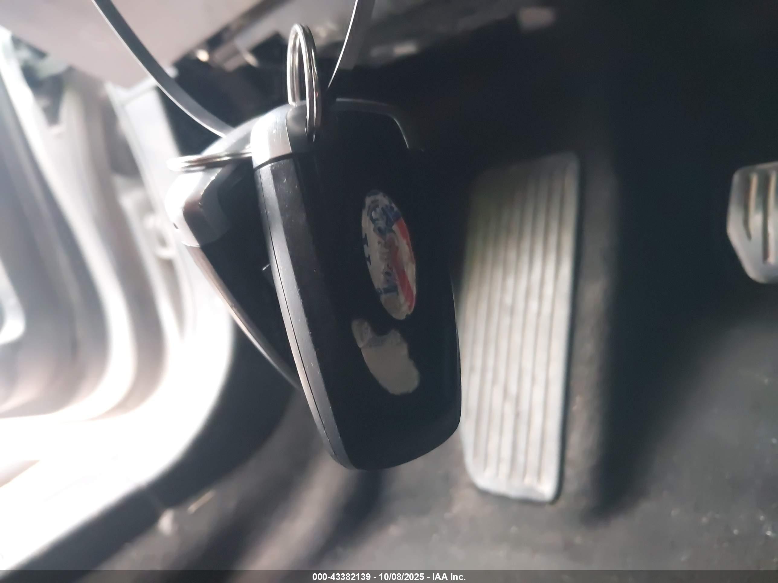 FORD FUSION image 11