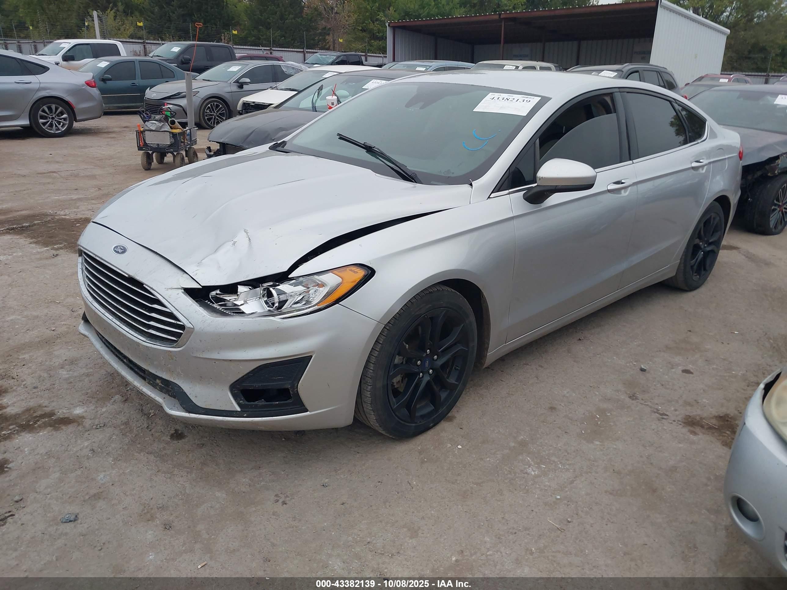 FORD FUSION image 2