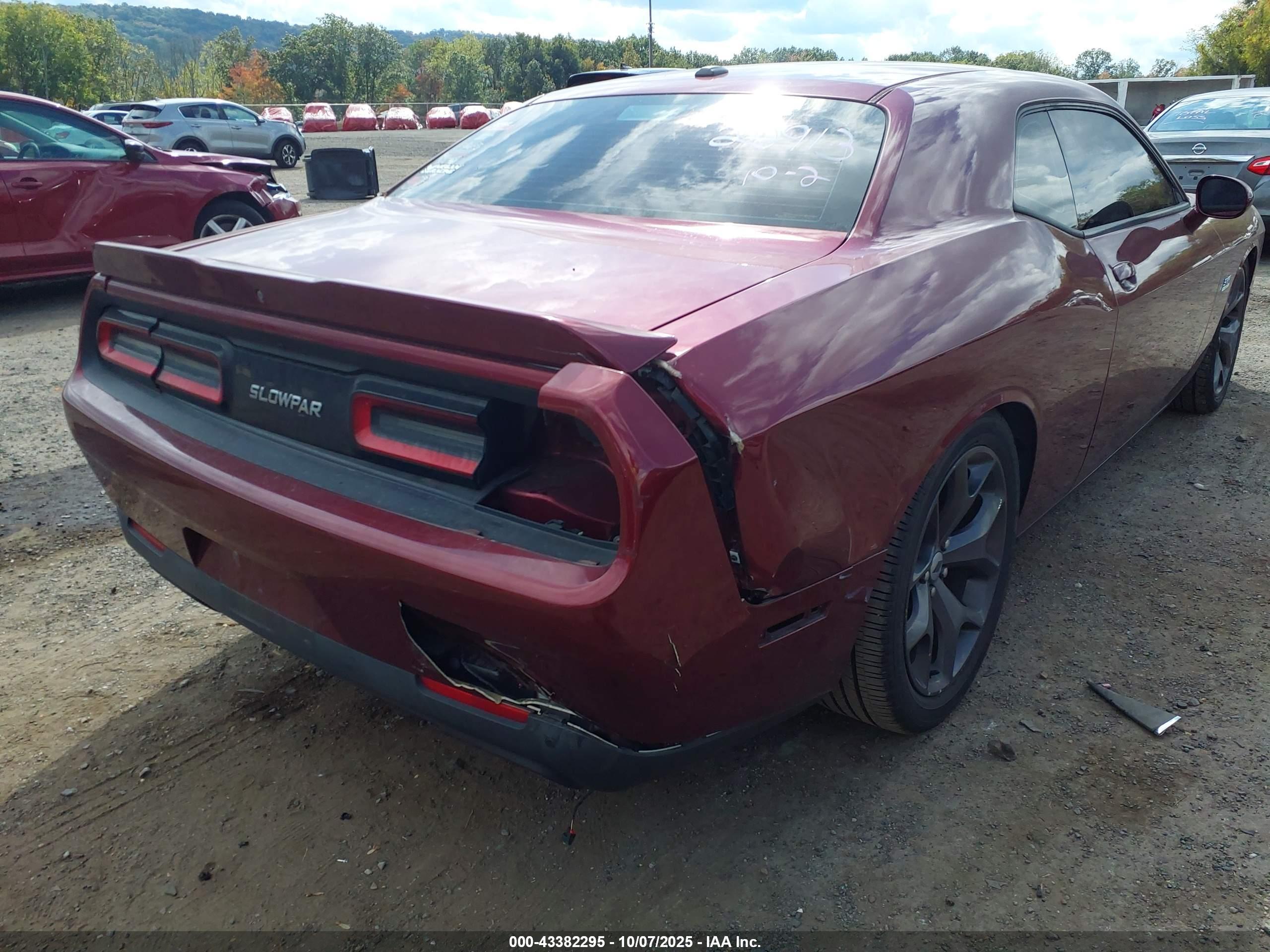 DODGE CHALLENGER image 6