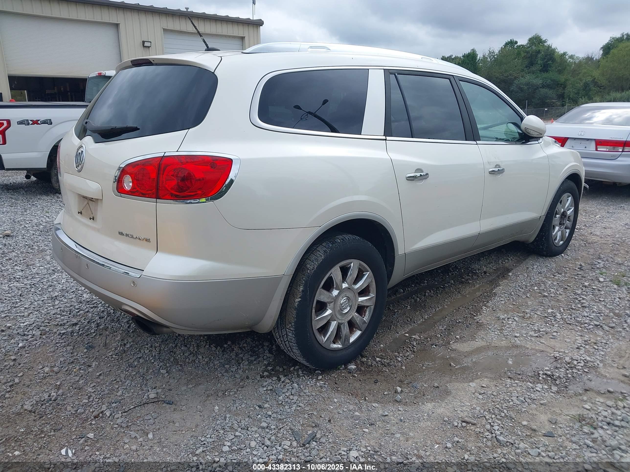 BUICK ENCLAVE image 4
