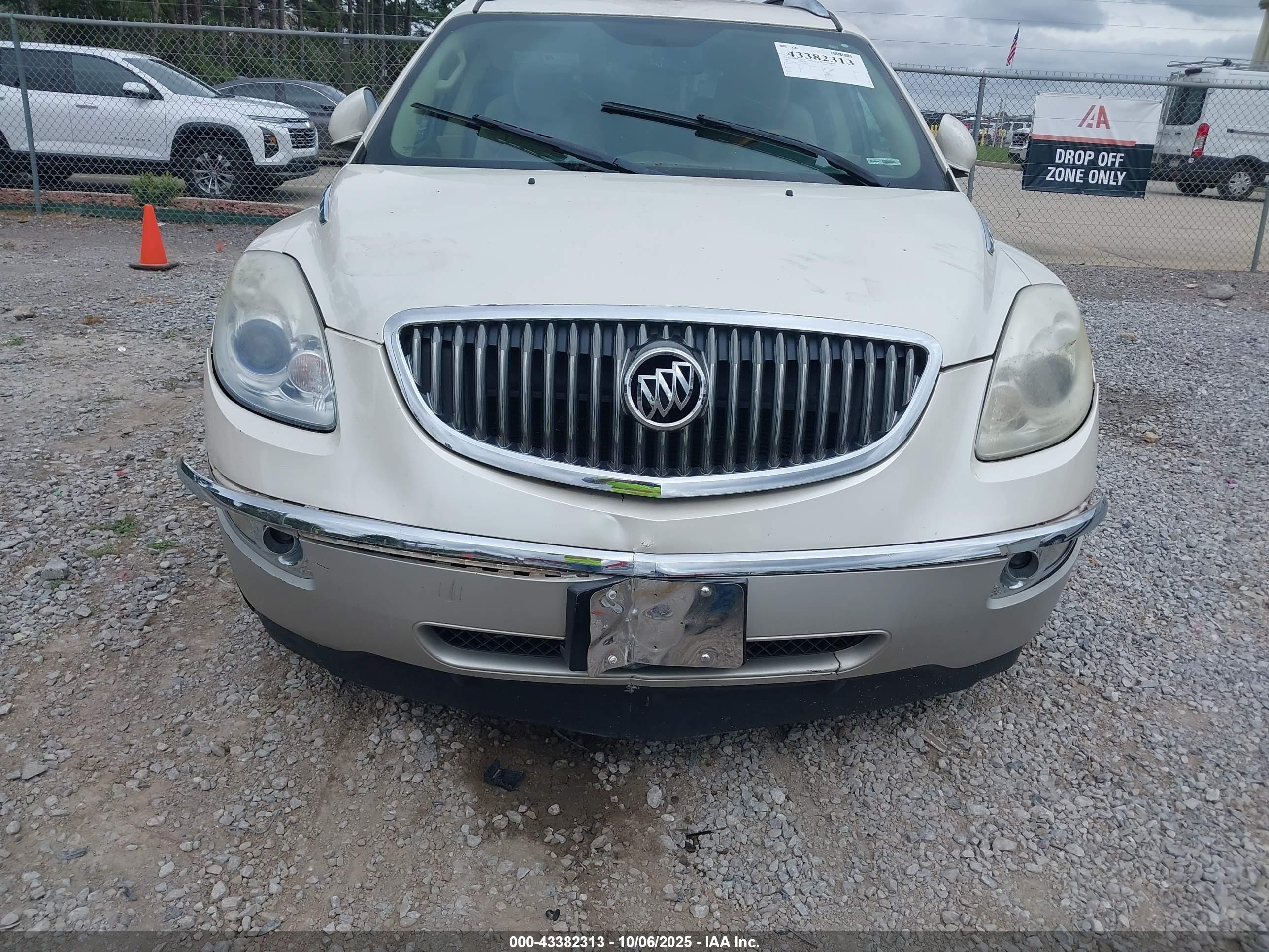 BUICK ENCLAVE image 6