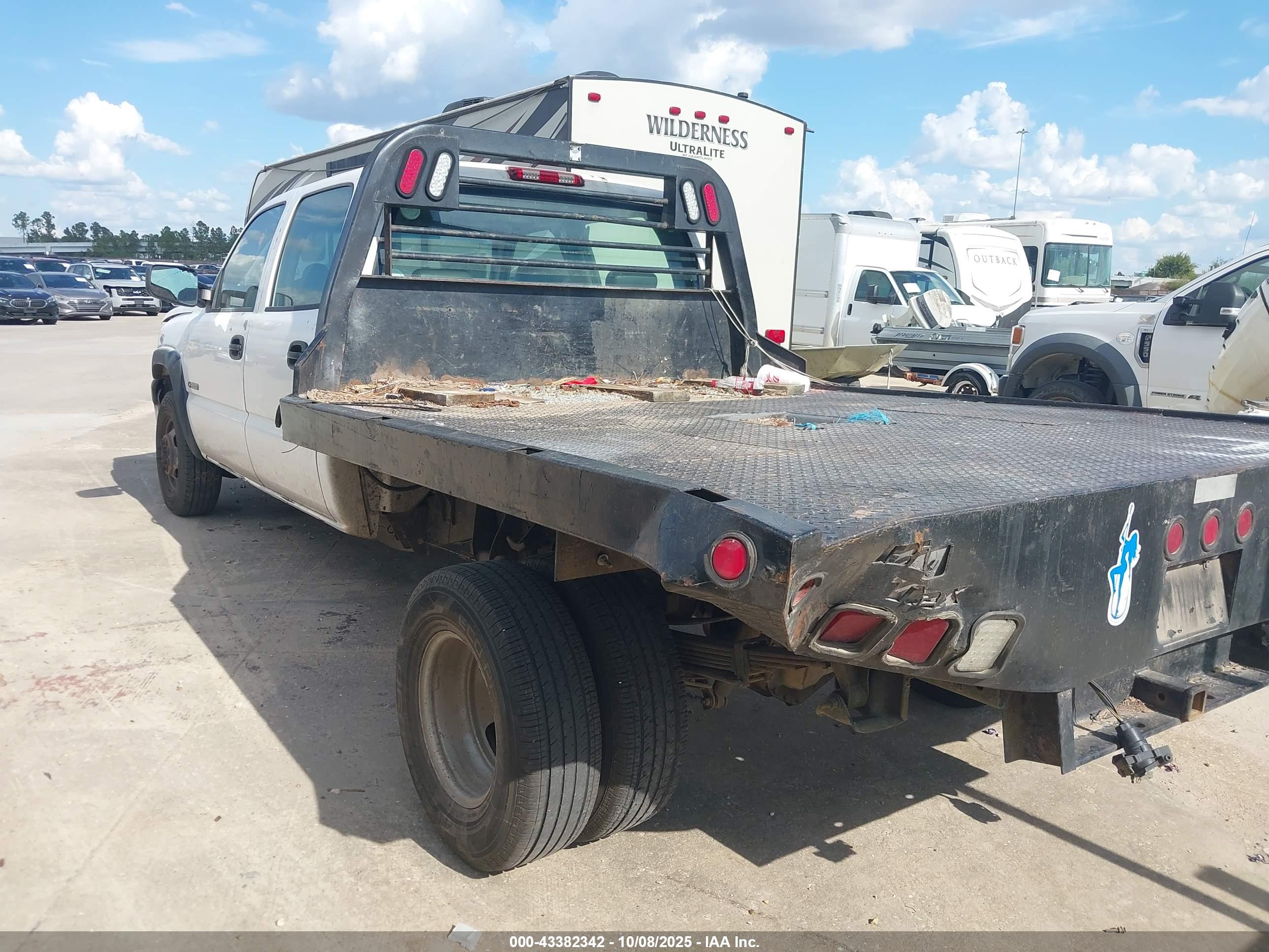 CHEVROLET SILVERADO image 3