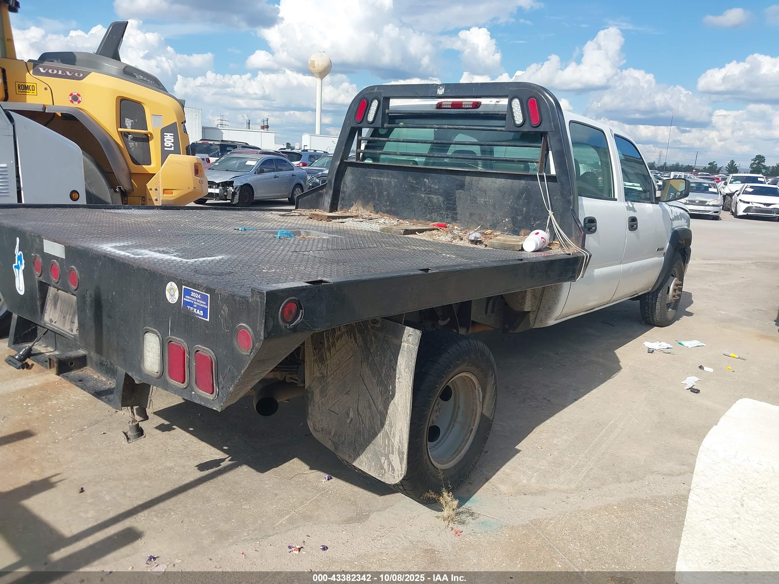 CHEVROLET SILVERADO image 4