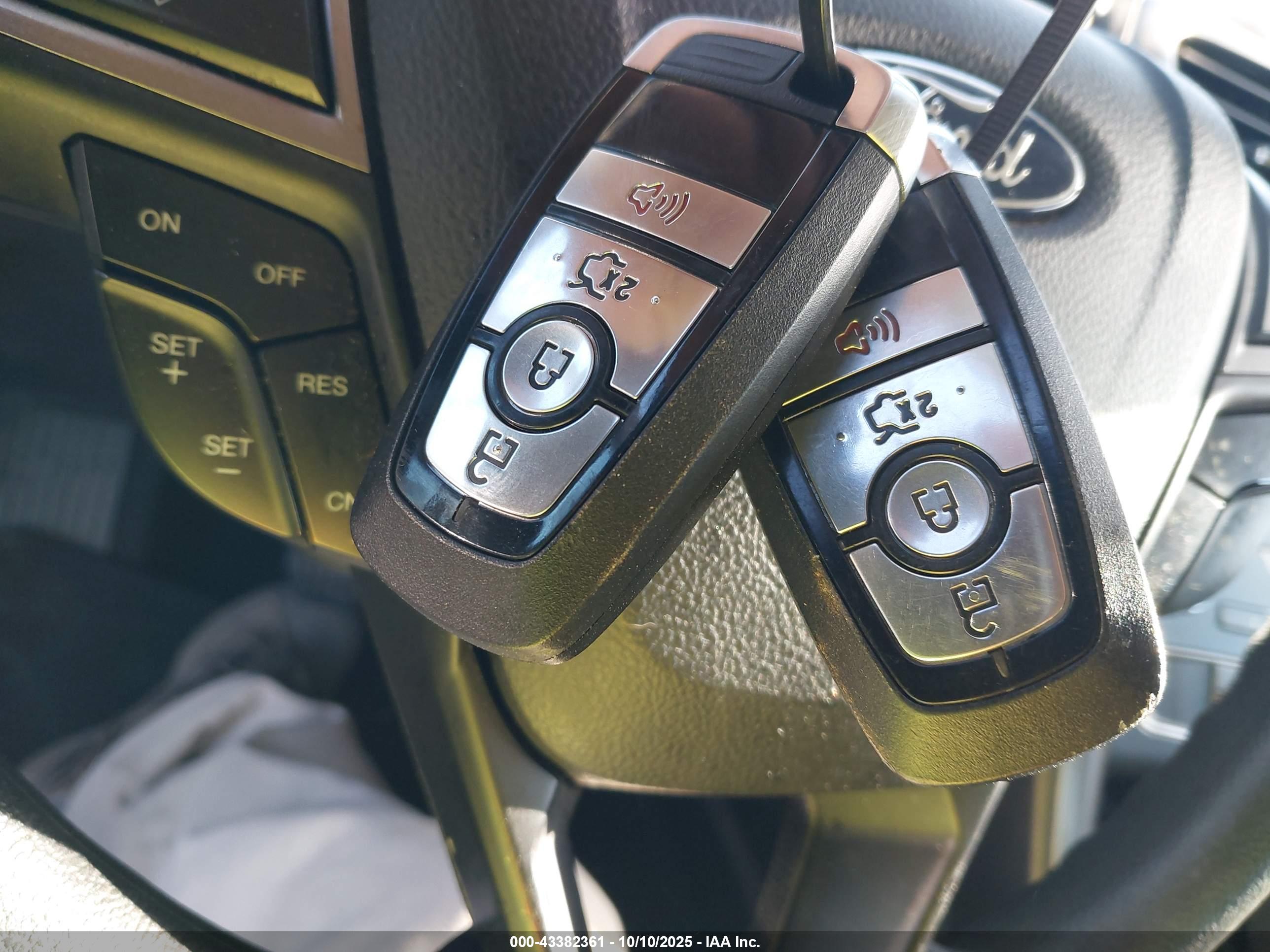 FORD FUSION image 11