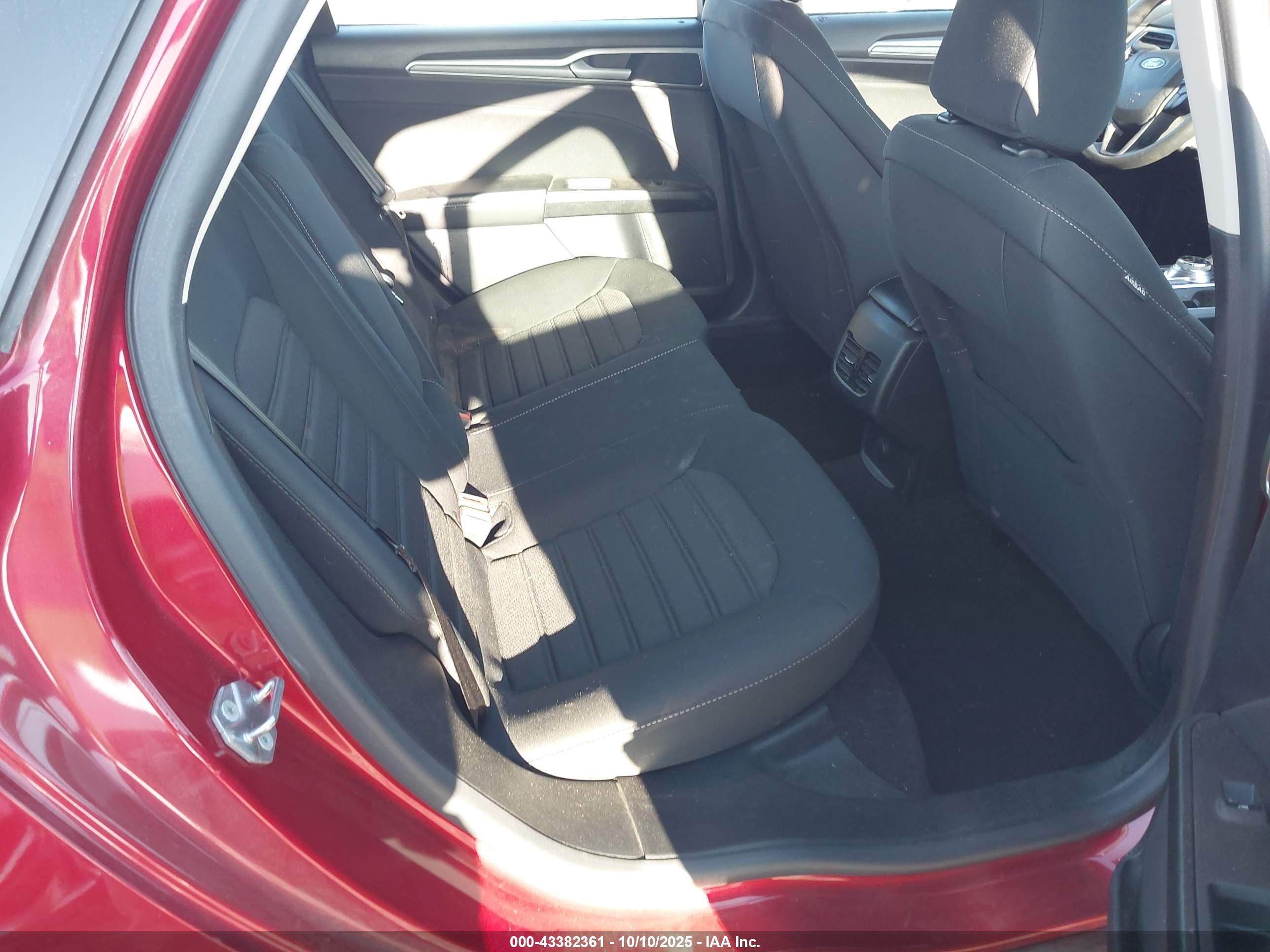 FORD FUSION image 8