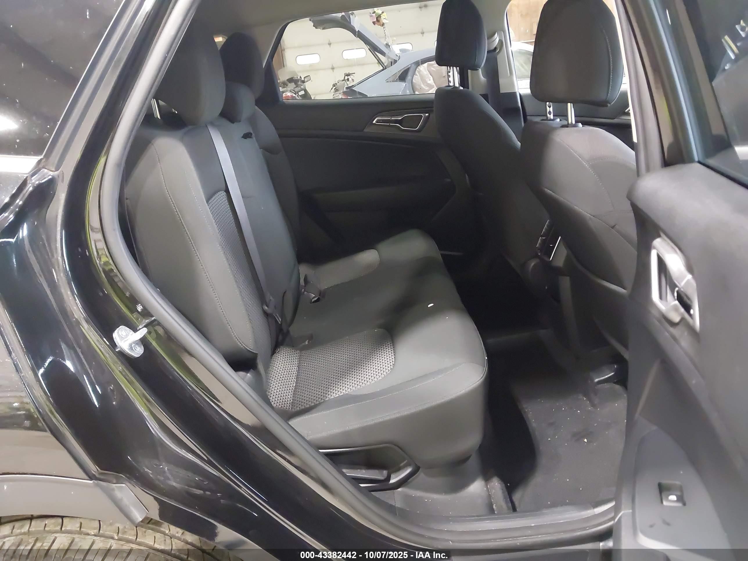 KIA SPORTAGE image 8