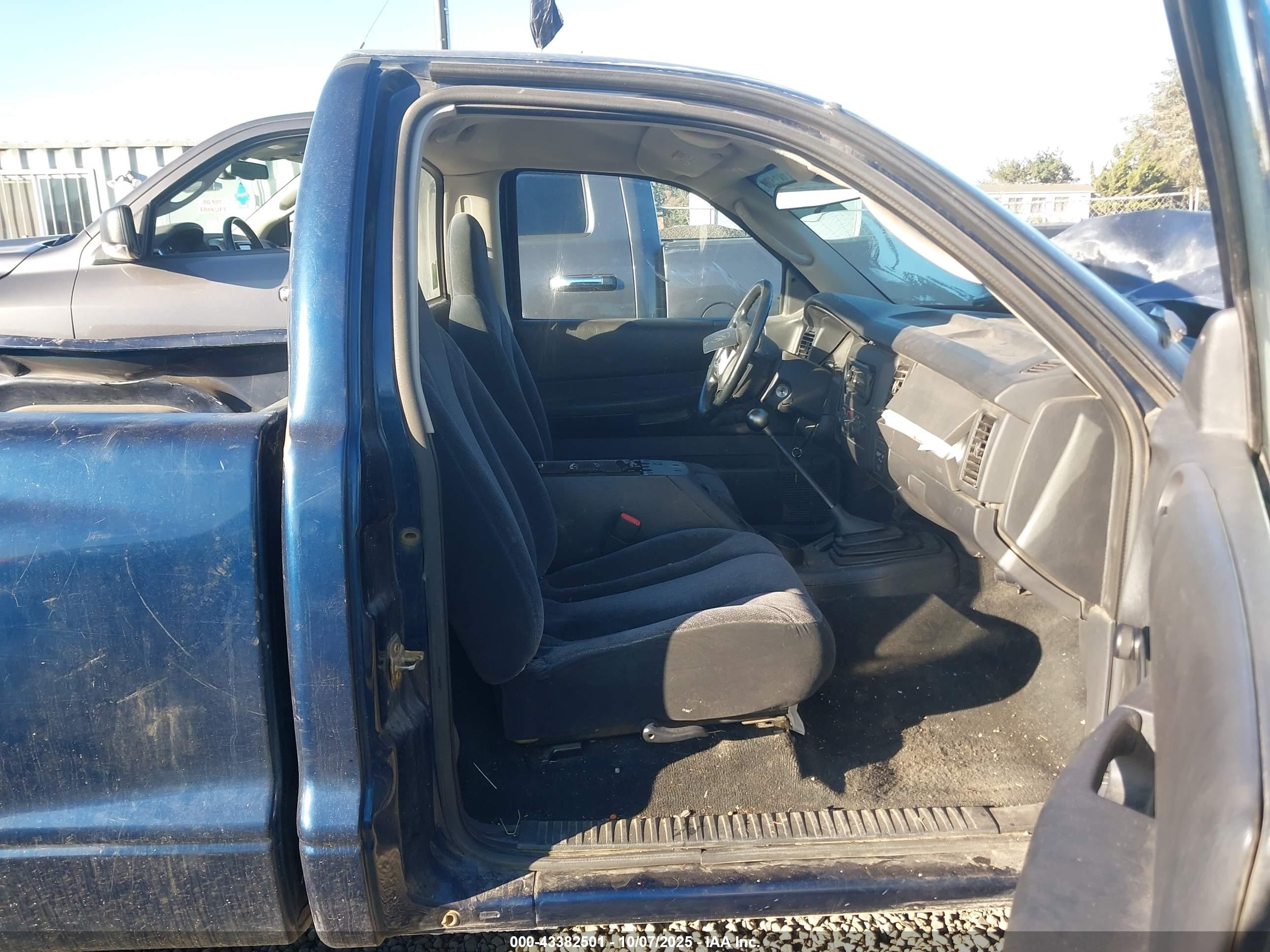 DODGE DAKOTA image 5
