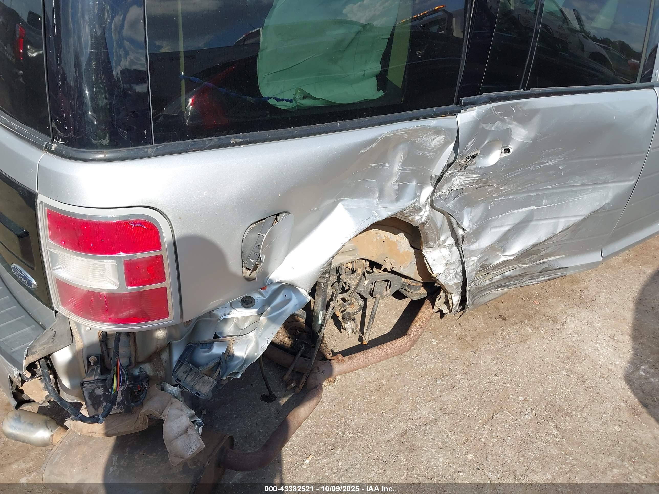 FORD FLEX image 6