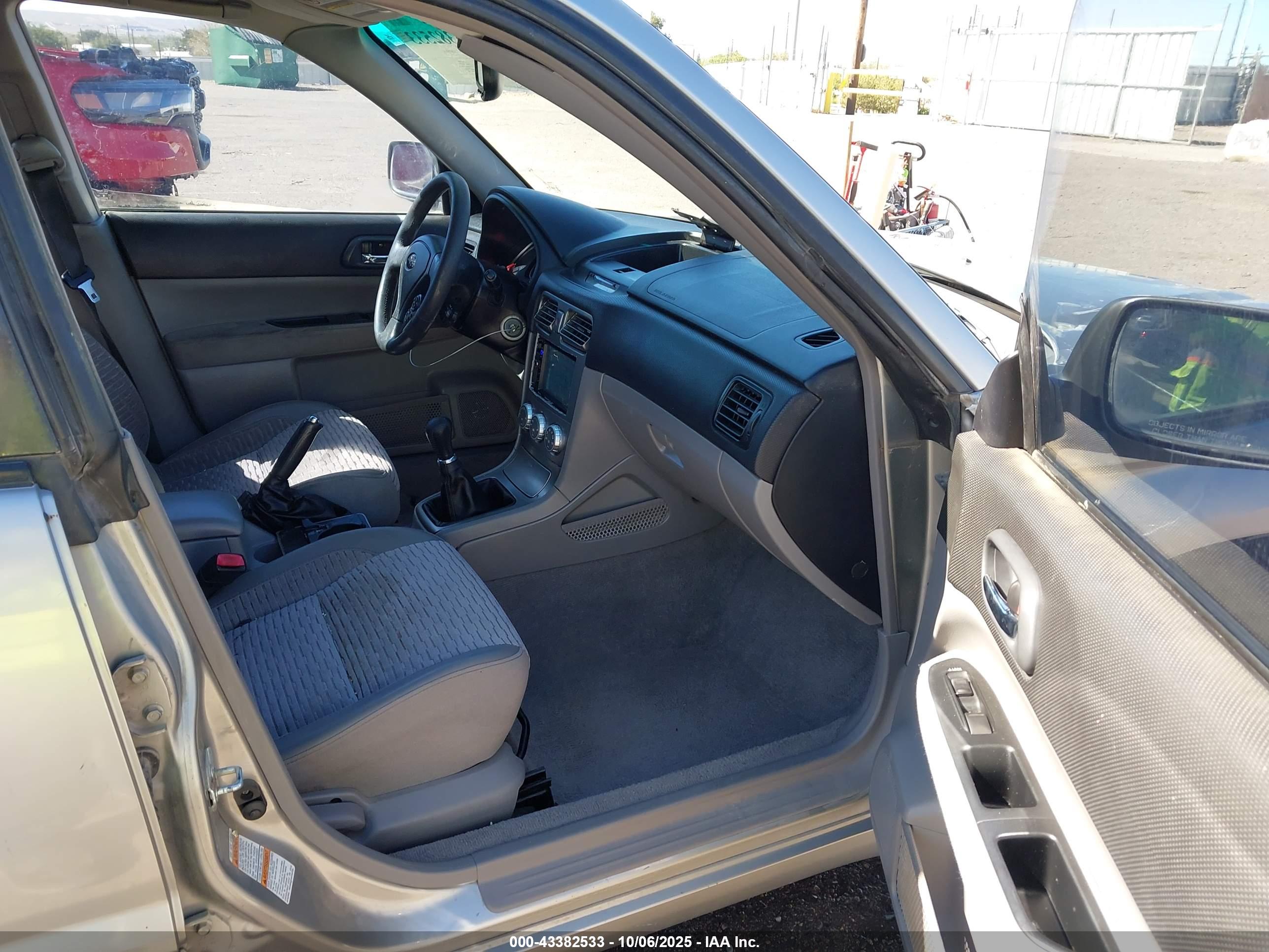 SUBARU FORESTER image 5