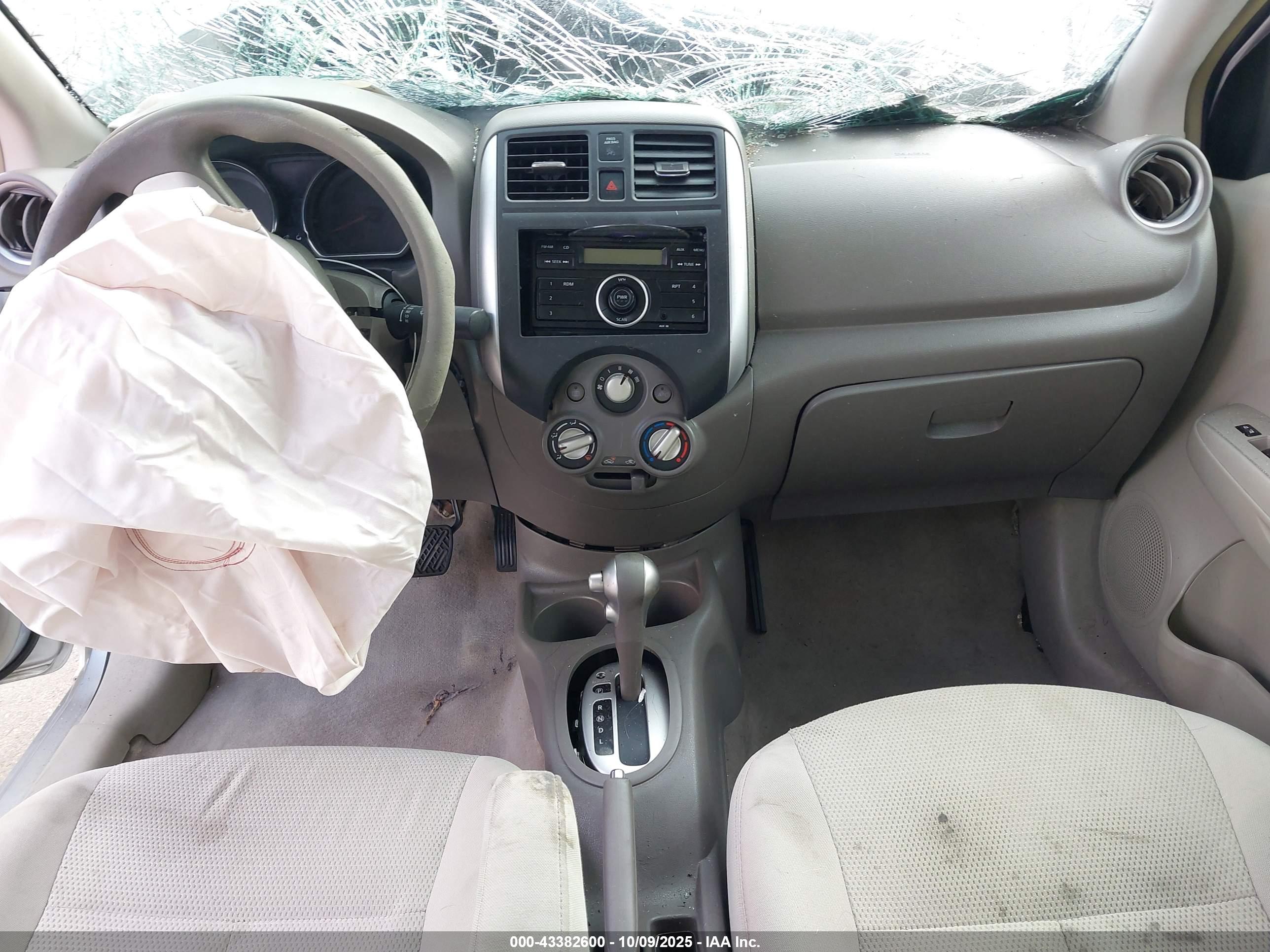 NISSAN VERSA image 5