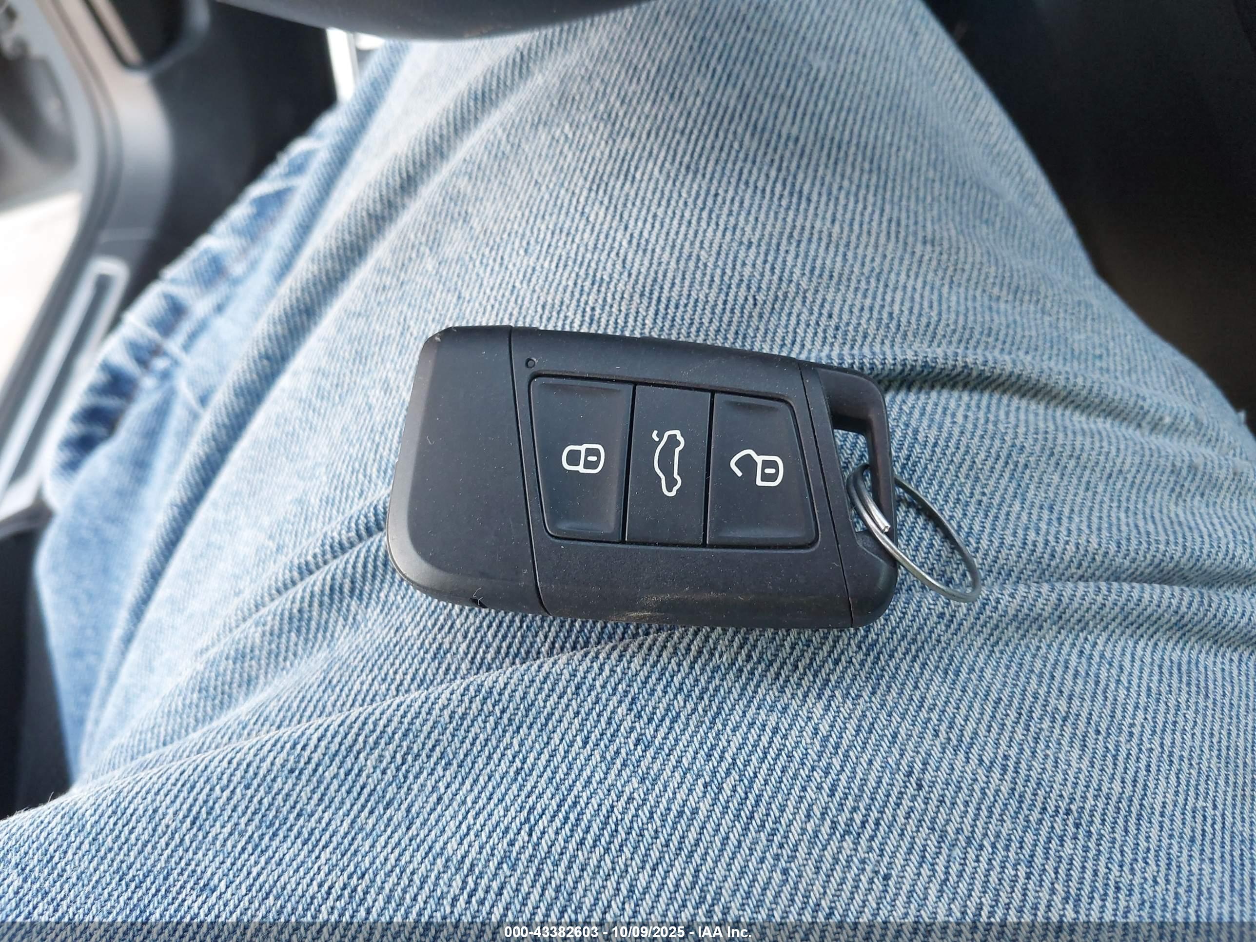 VOLKSWAGEN JETTA image 11
