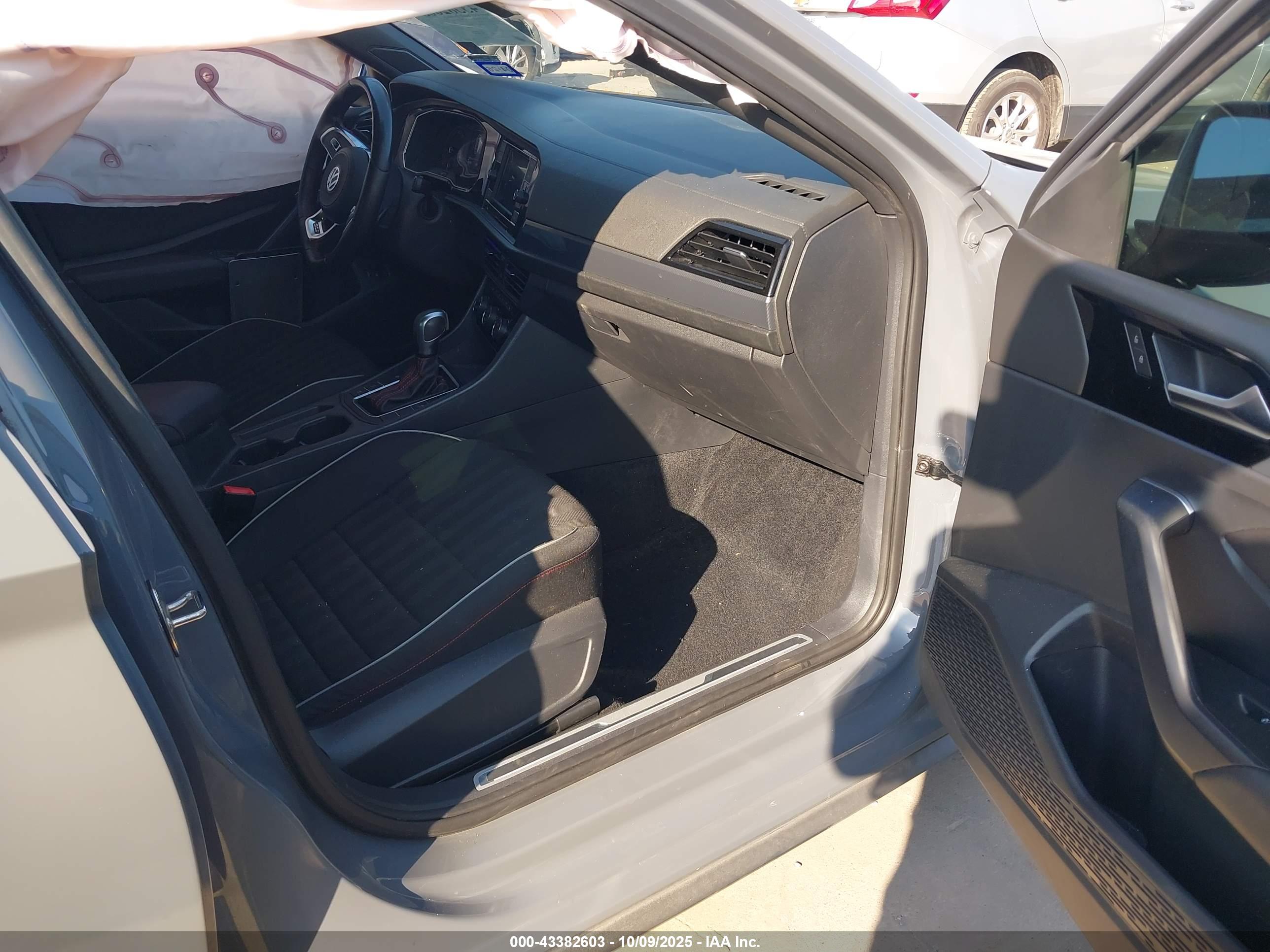 VOLKSWAGEN JETTA image 5