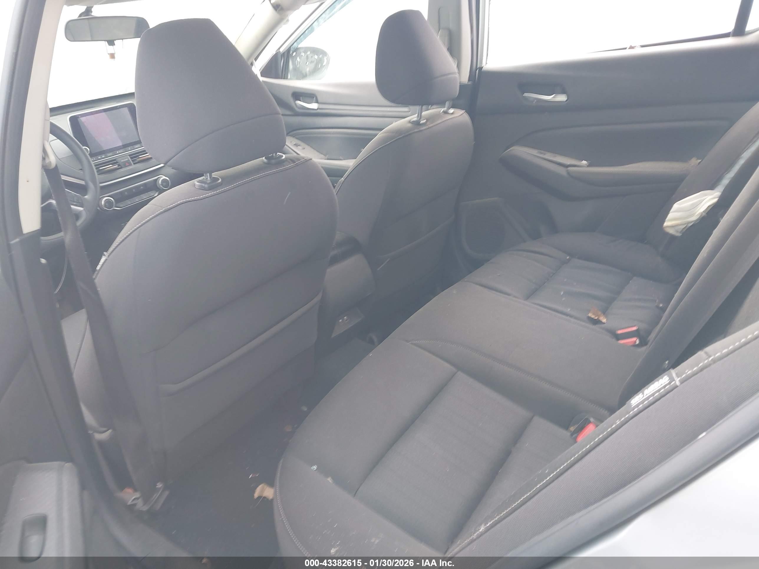 NISSAN ALTIMA image 8