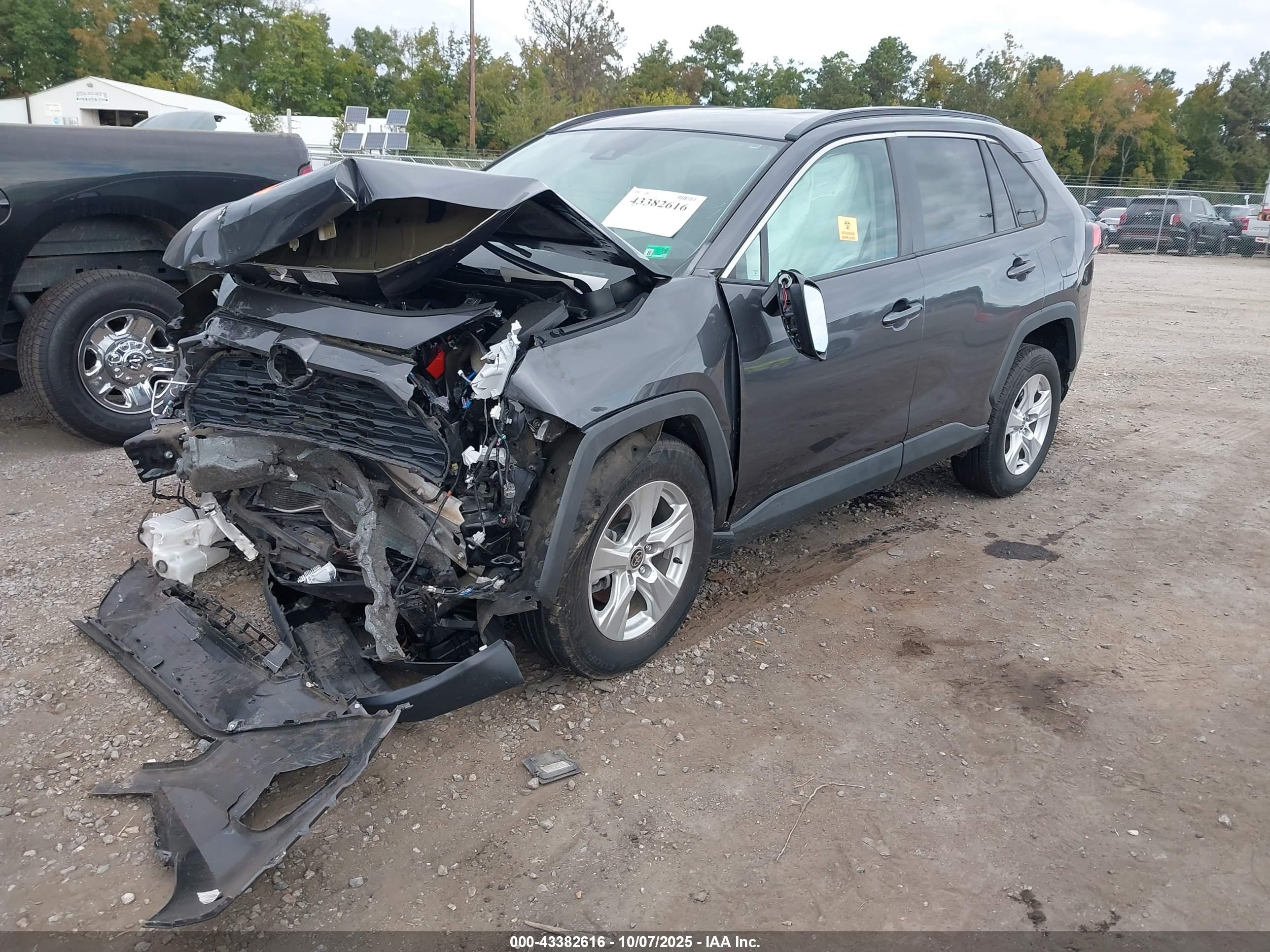 TOYOTA RAV4 image 2