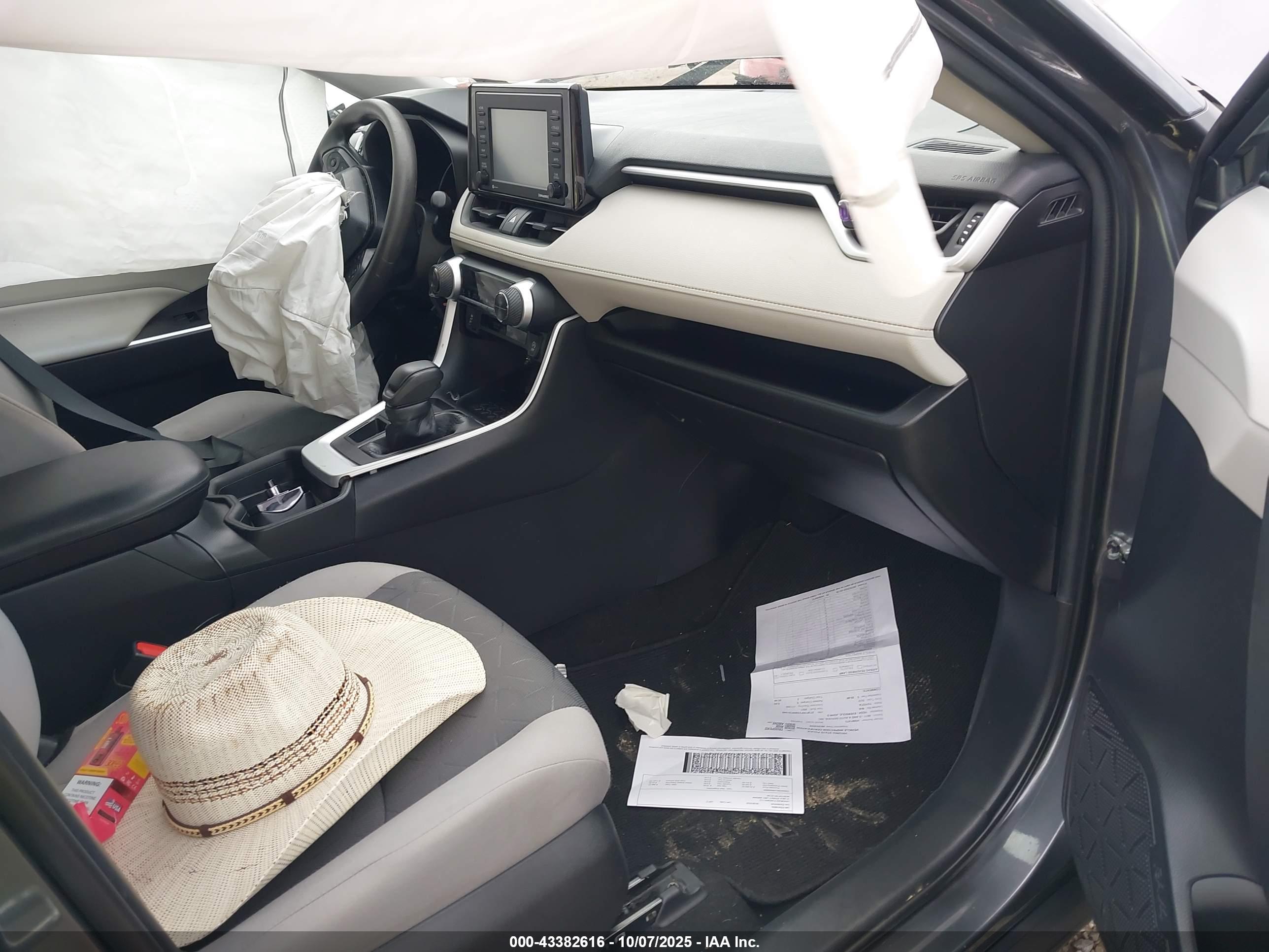 TOYOTA RAV4 image 5