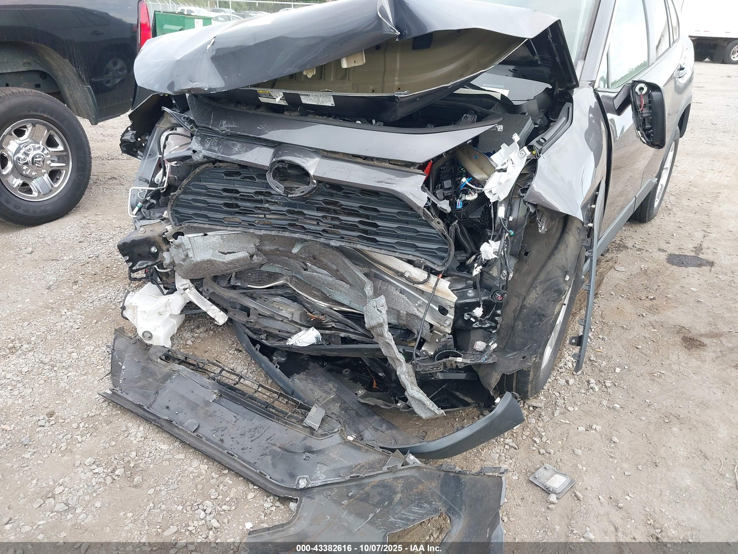 TOYOTA RAV4 image 6