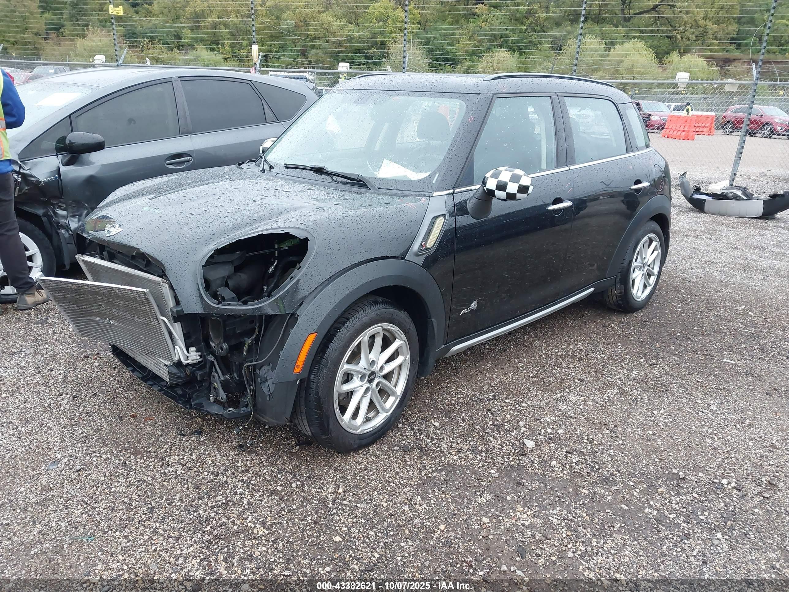 MINI COUNTRYMAN image 2