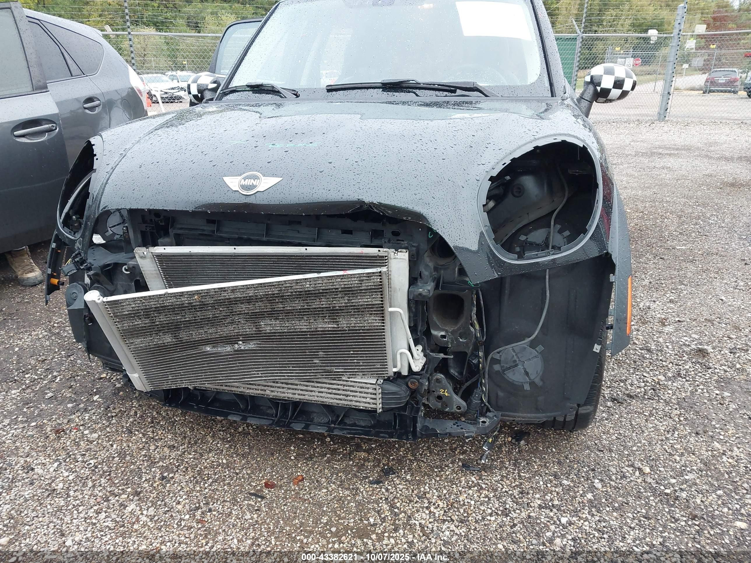MINI COUNTRYMAN image 6