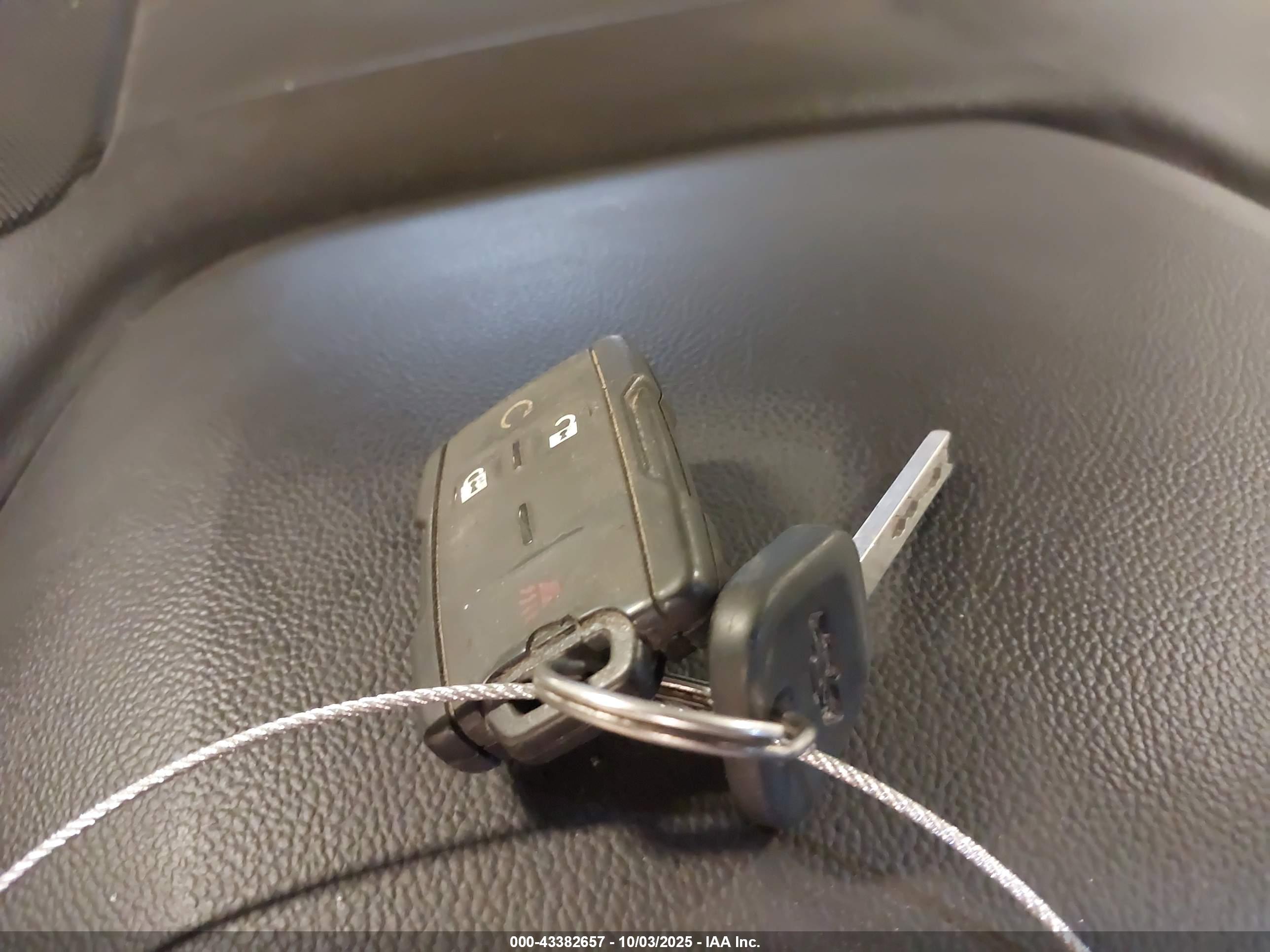 CHEVROLET SILVERADO image 11