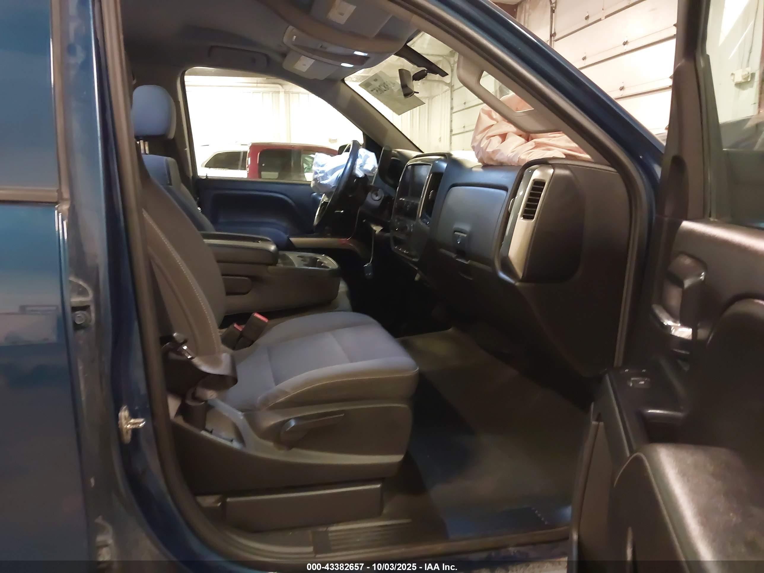 CHEVROLET SILVERADO image 5