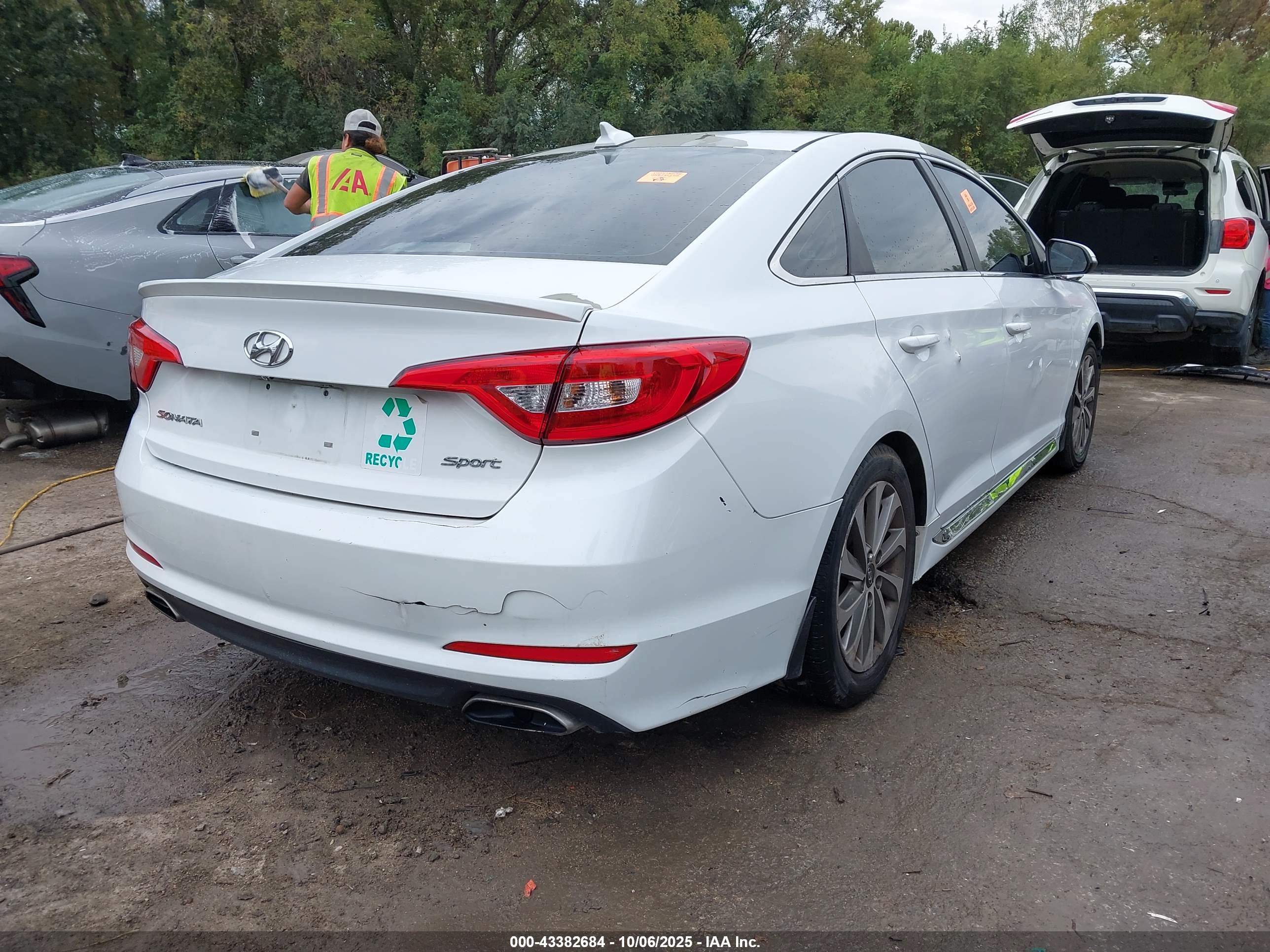 HYUNDAI SONATA image 4