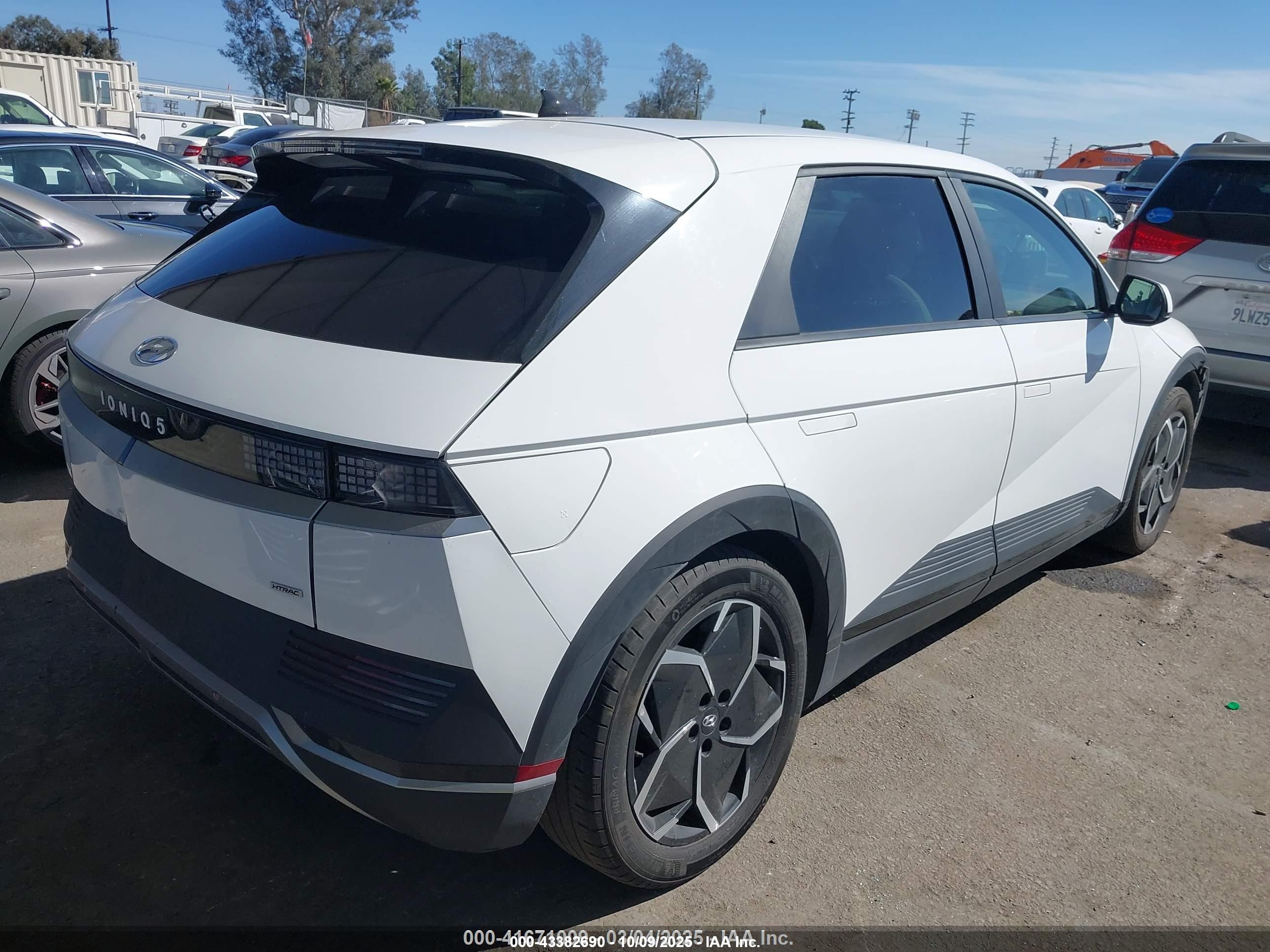 HYUNDAI IONIQ image 4